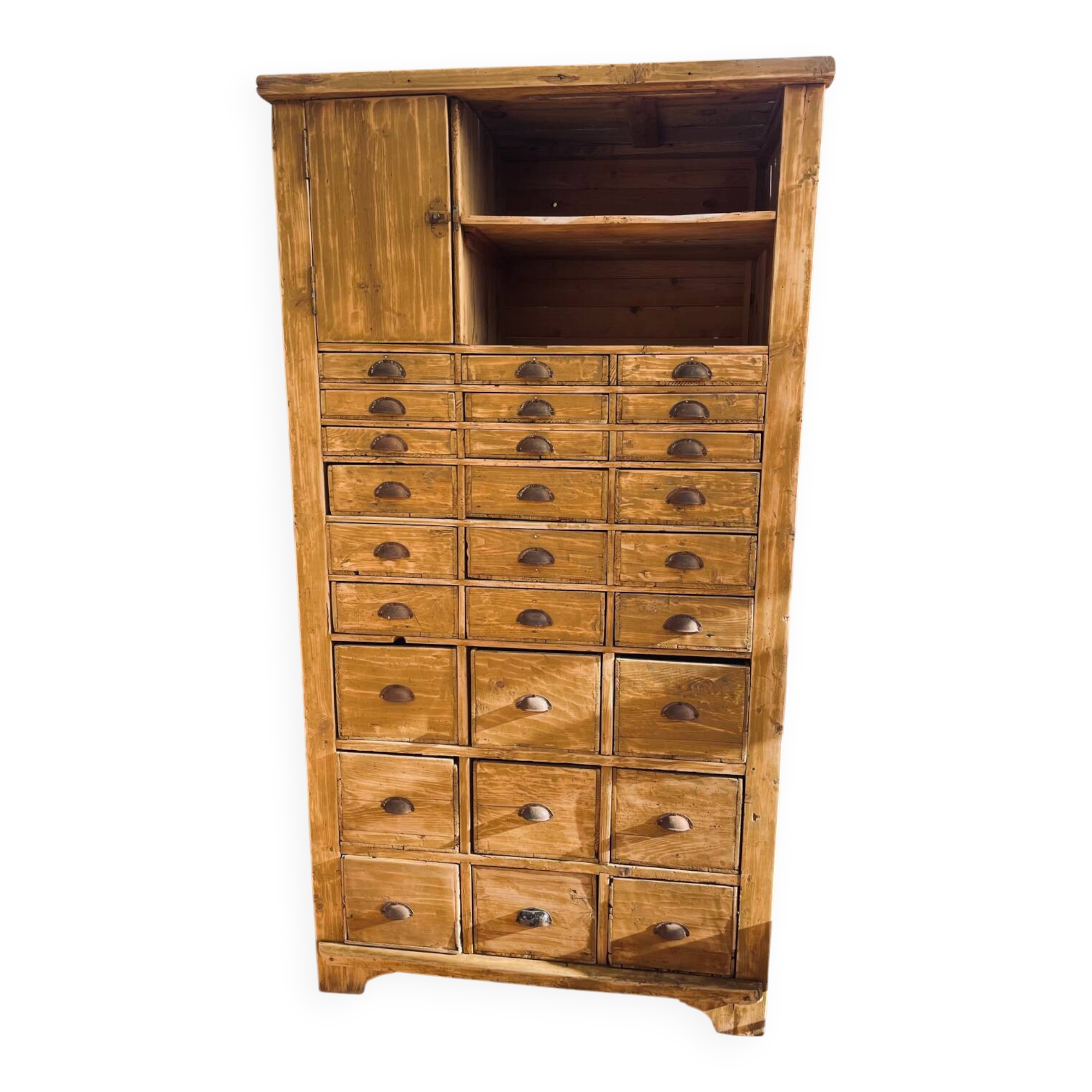 Meuble de métiers à tiroirs