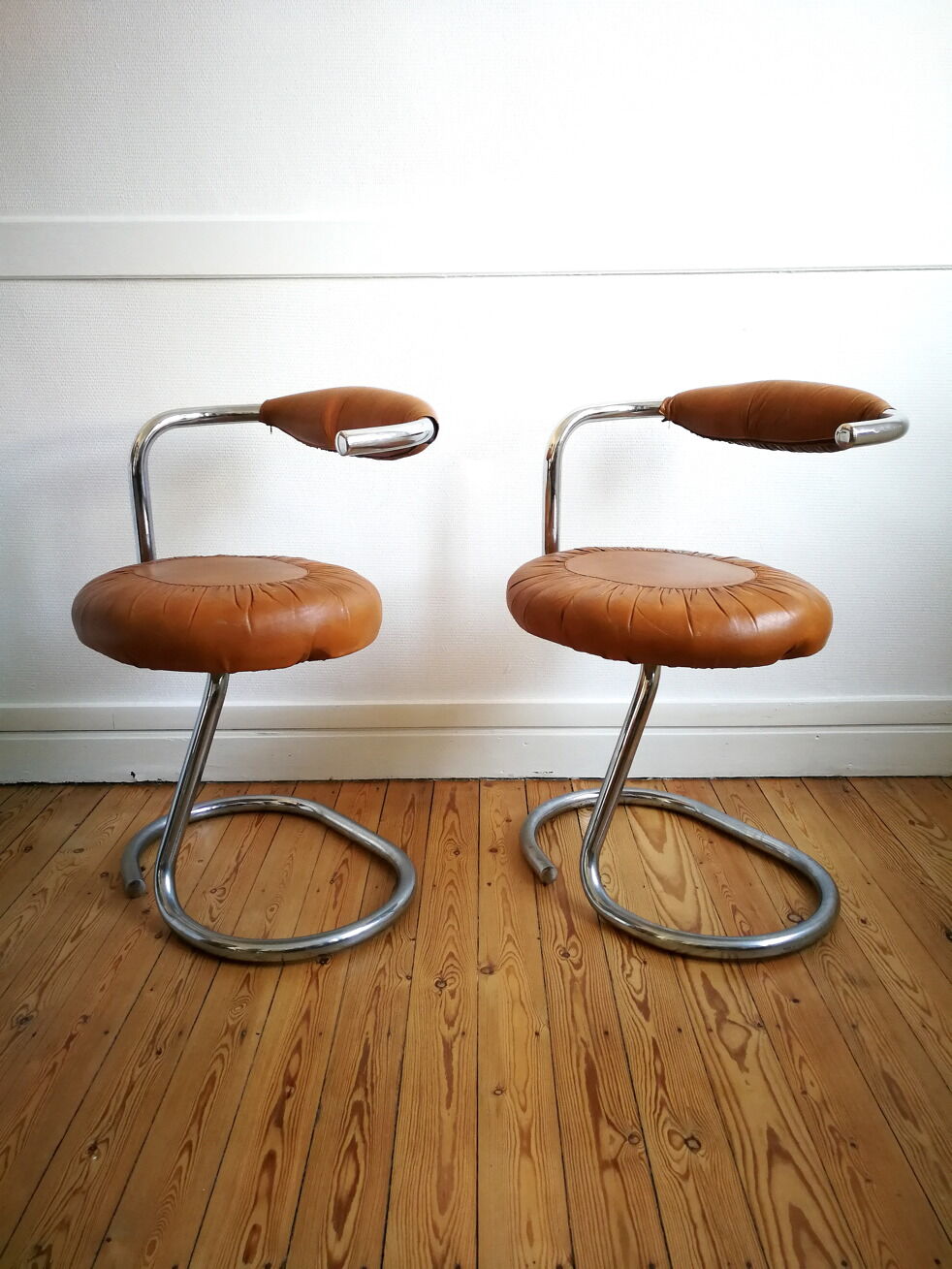 Suite de 4 chaises Giotto Stoppino cognac