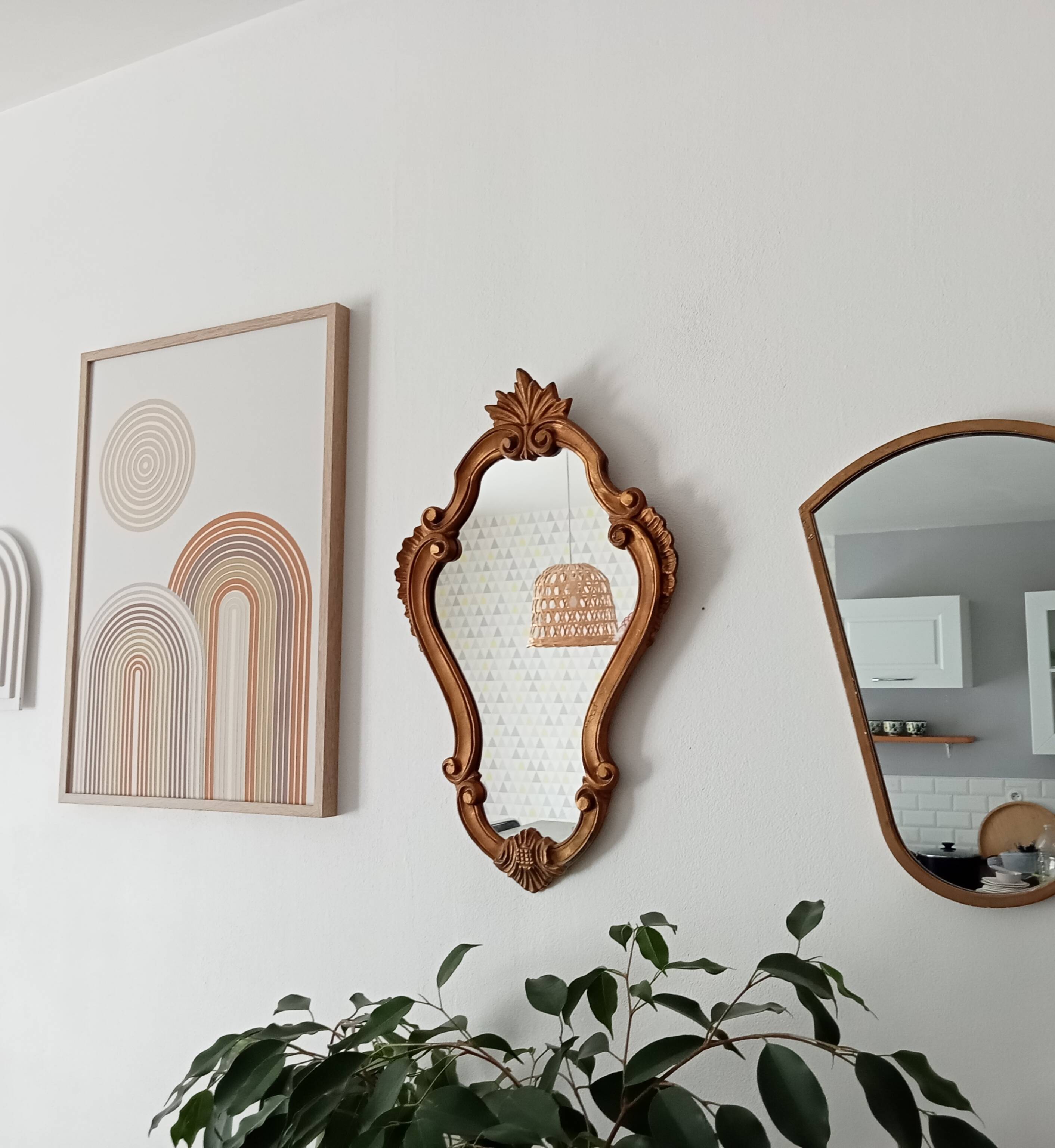 Italian baroque mirror in gilded resin from the 60s