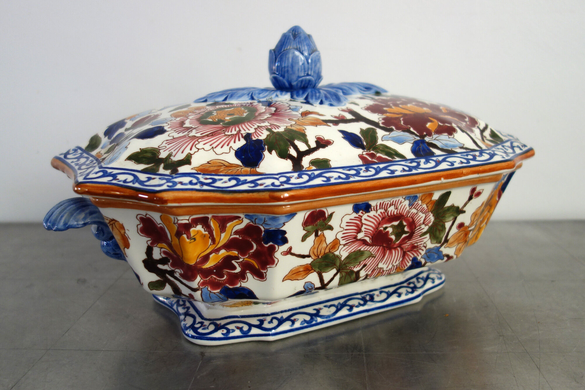 Tureen Gien on its model tray Peonies