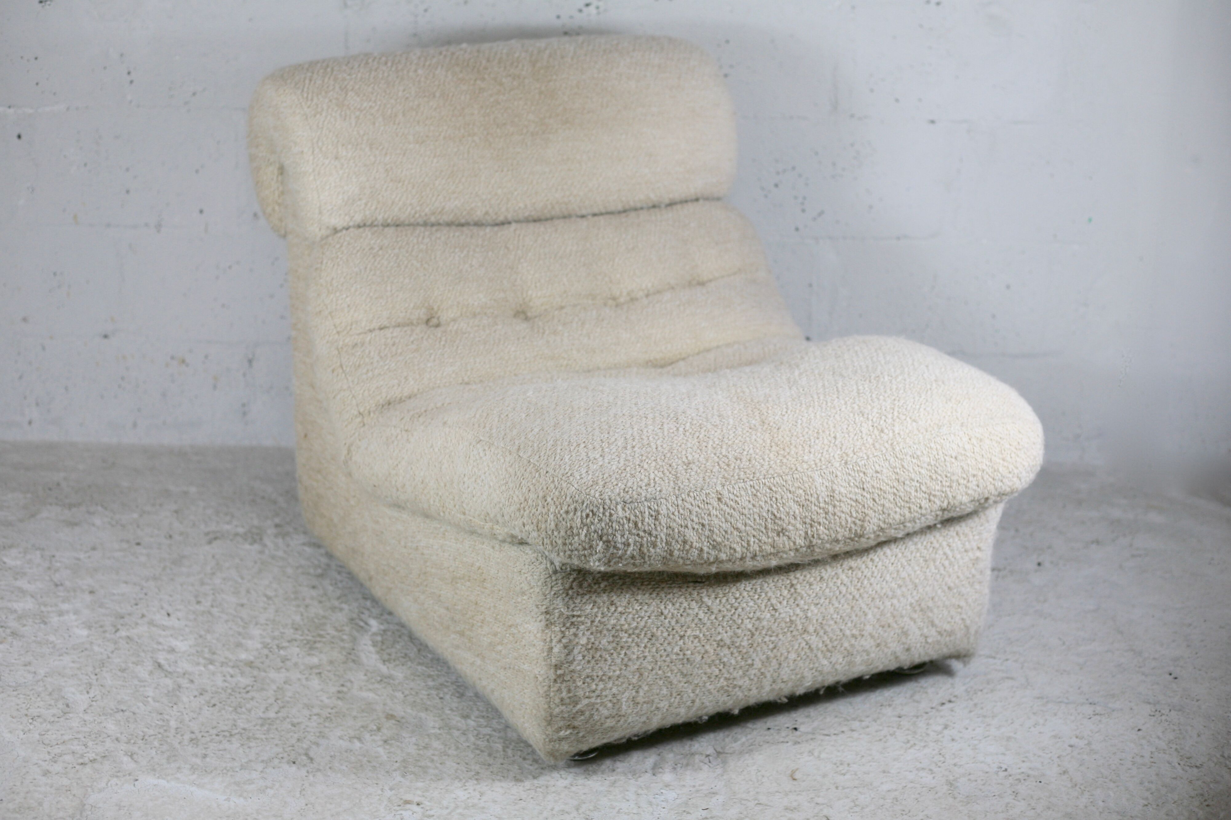 Chair "Space Age" in unbleached wool, France, circa 1970