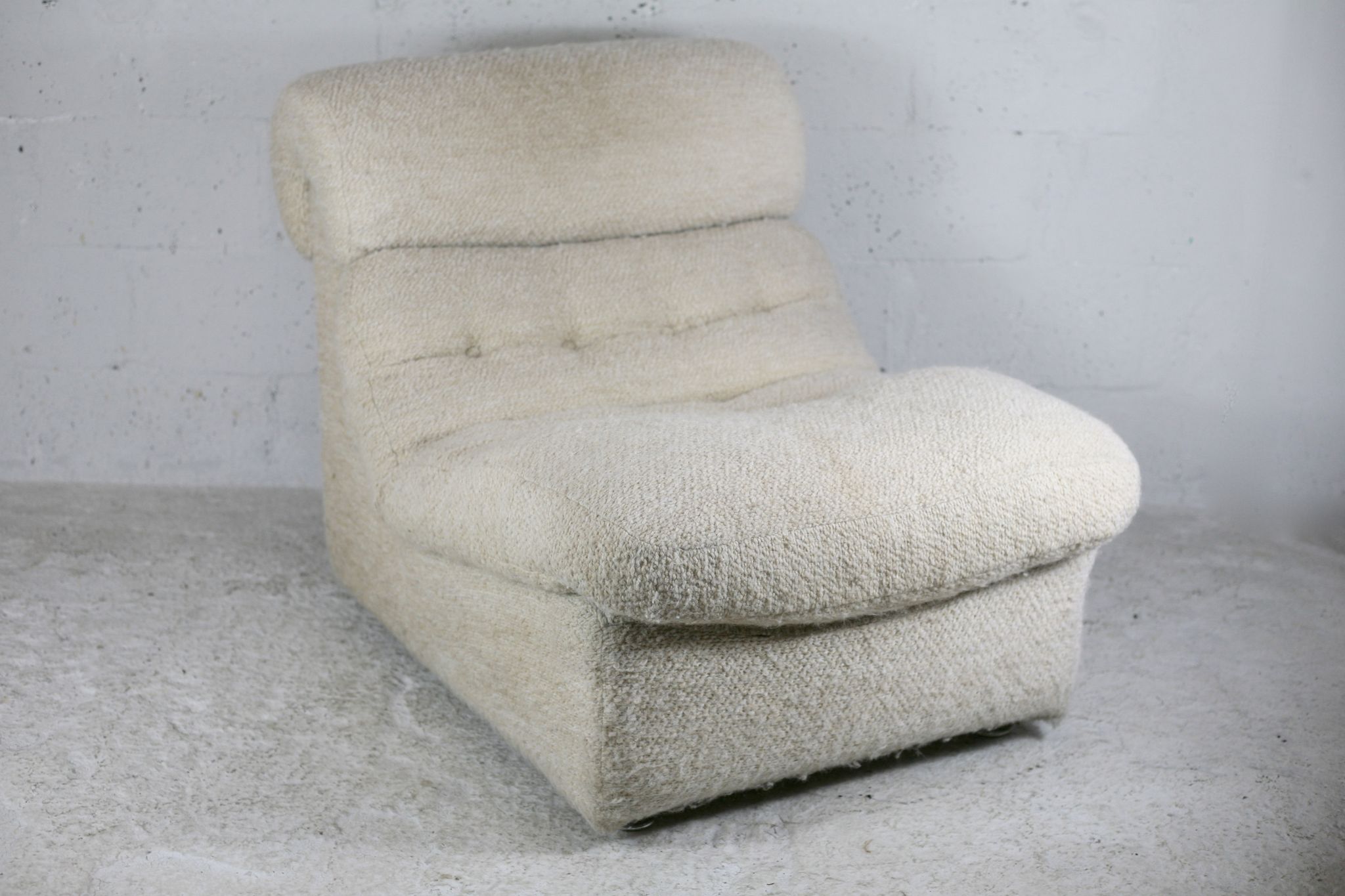 Chair "Space Age" in unbleached wool, France, circa 1970