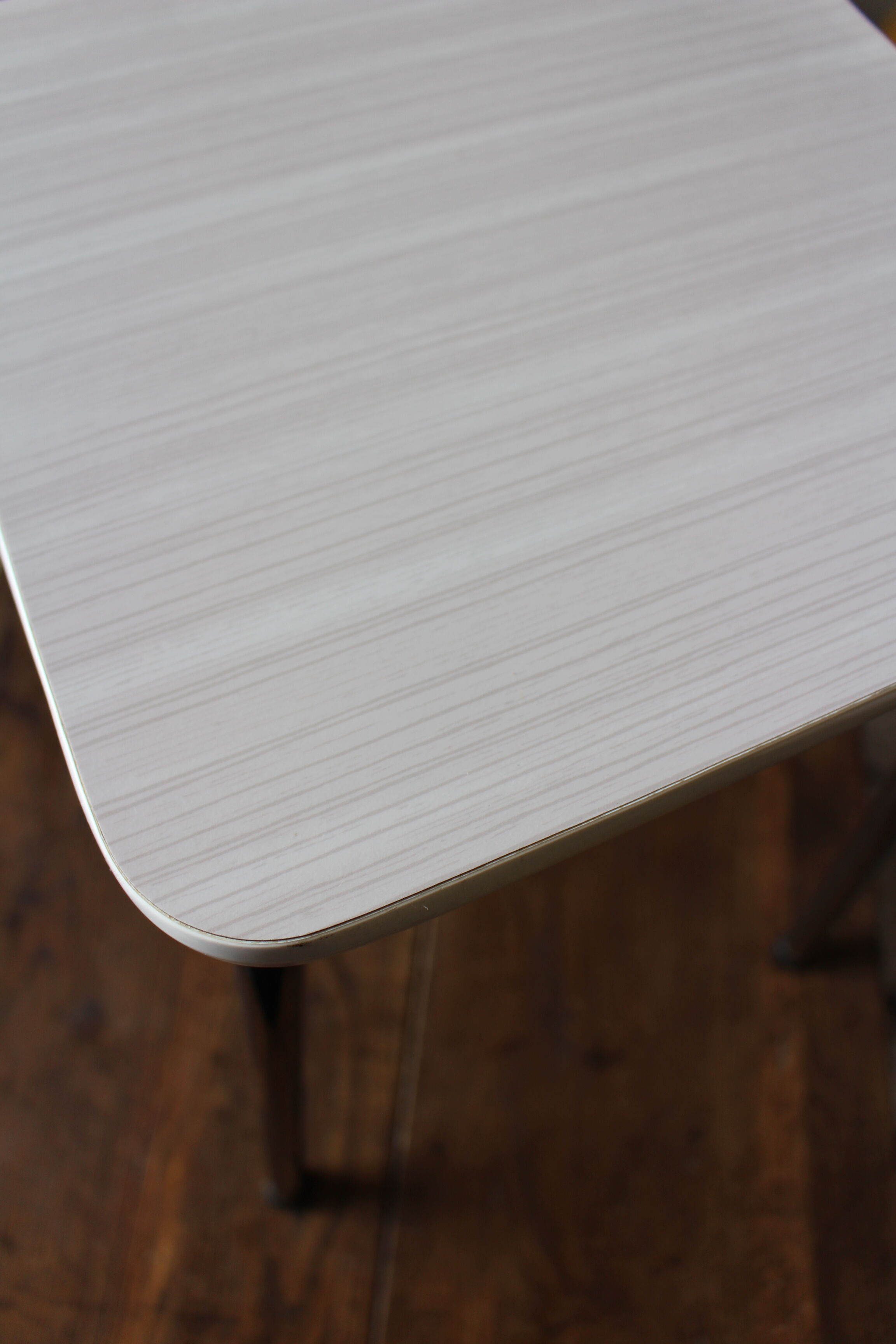 Stool formica light gray stripes