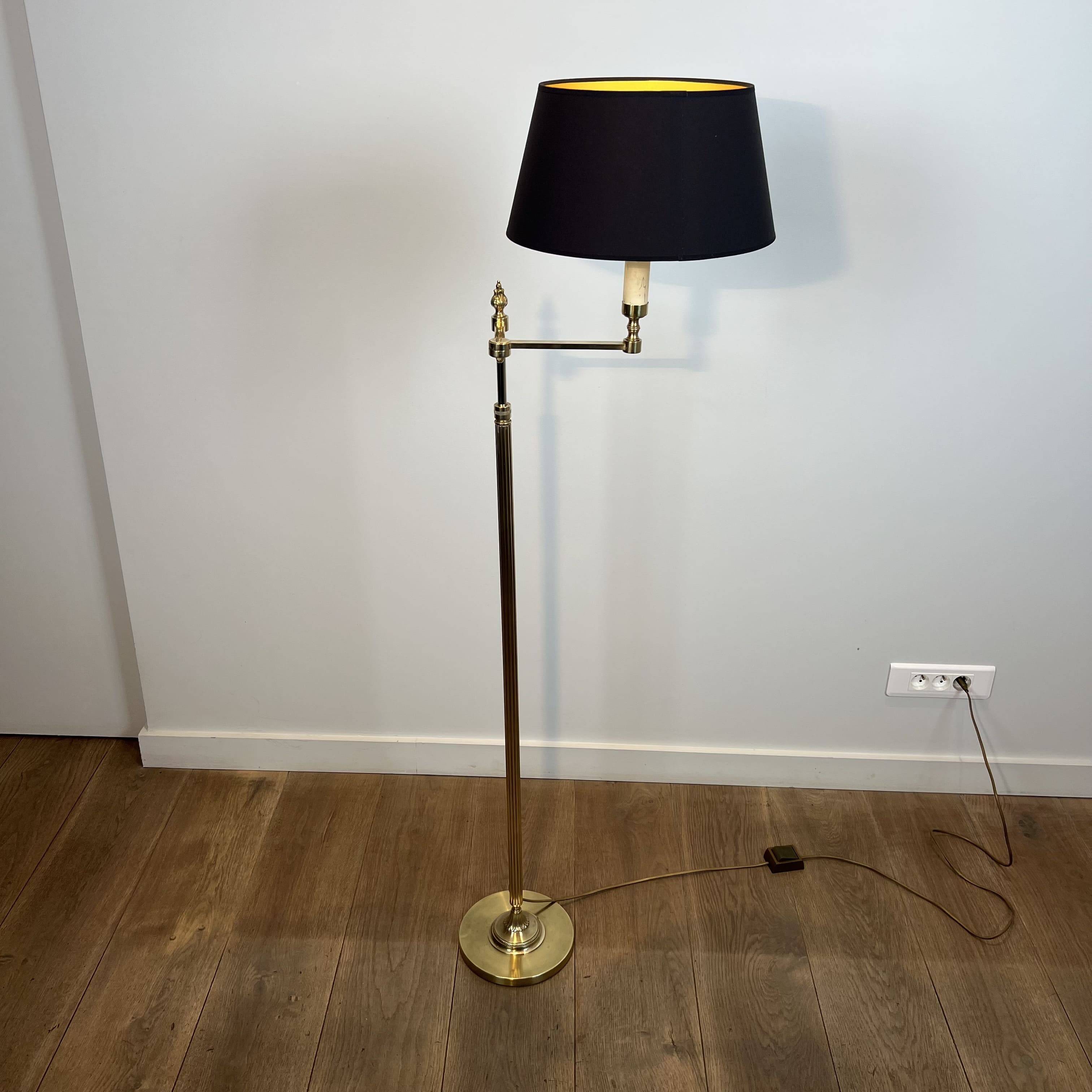 Brass Articulated Arm Reading Lamps in Gold. Neoclassical Style. Work.