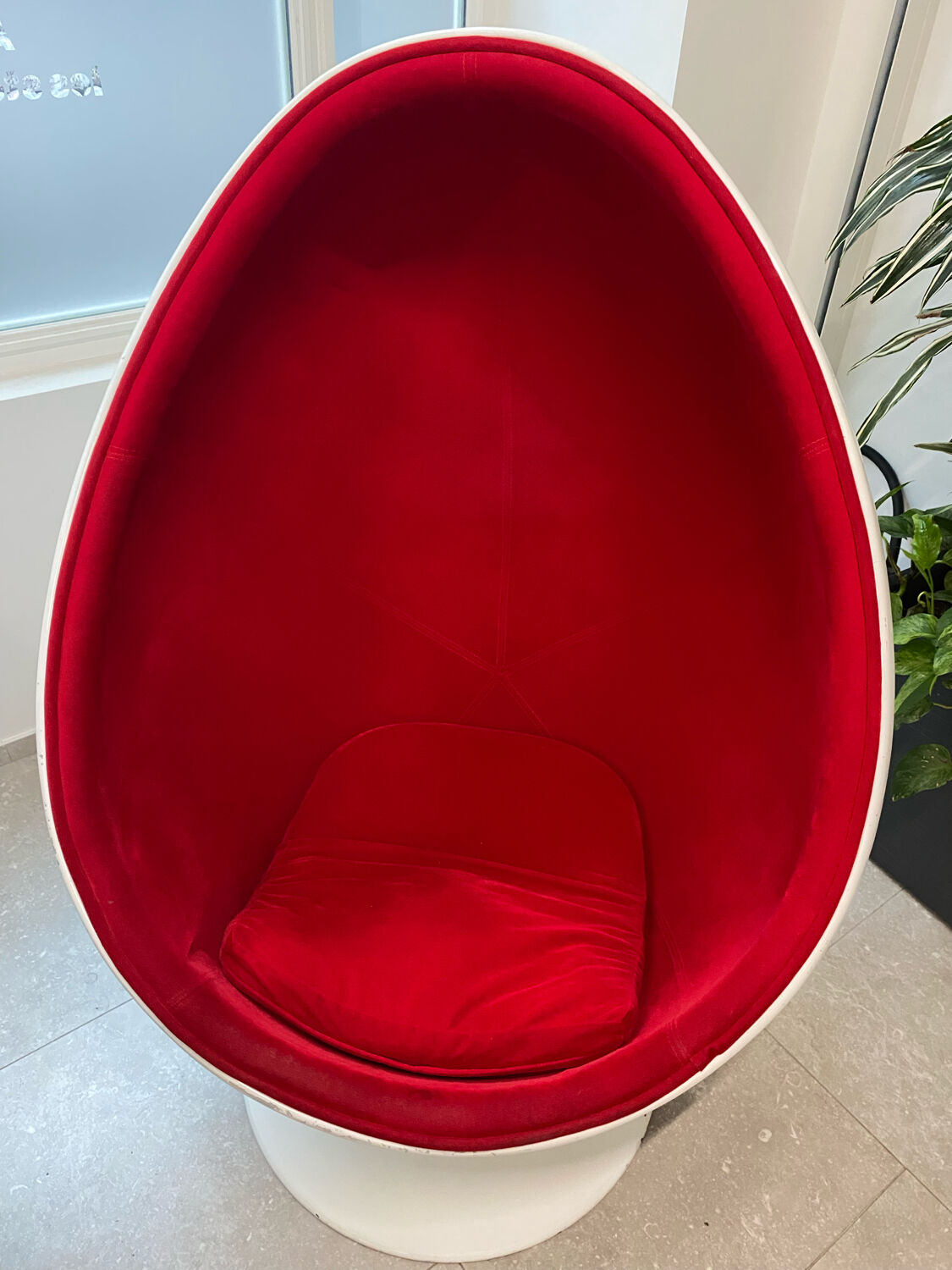 Egg armchair