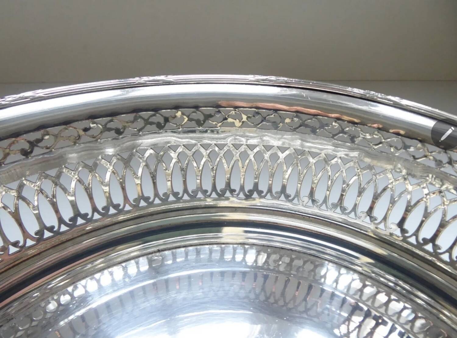 Large openwork basket in silver metal