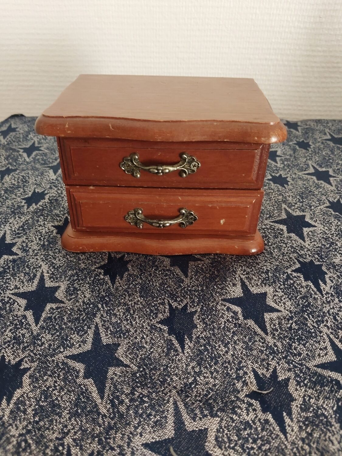 Jewelry box