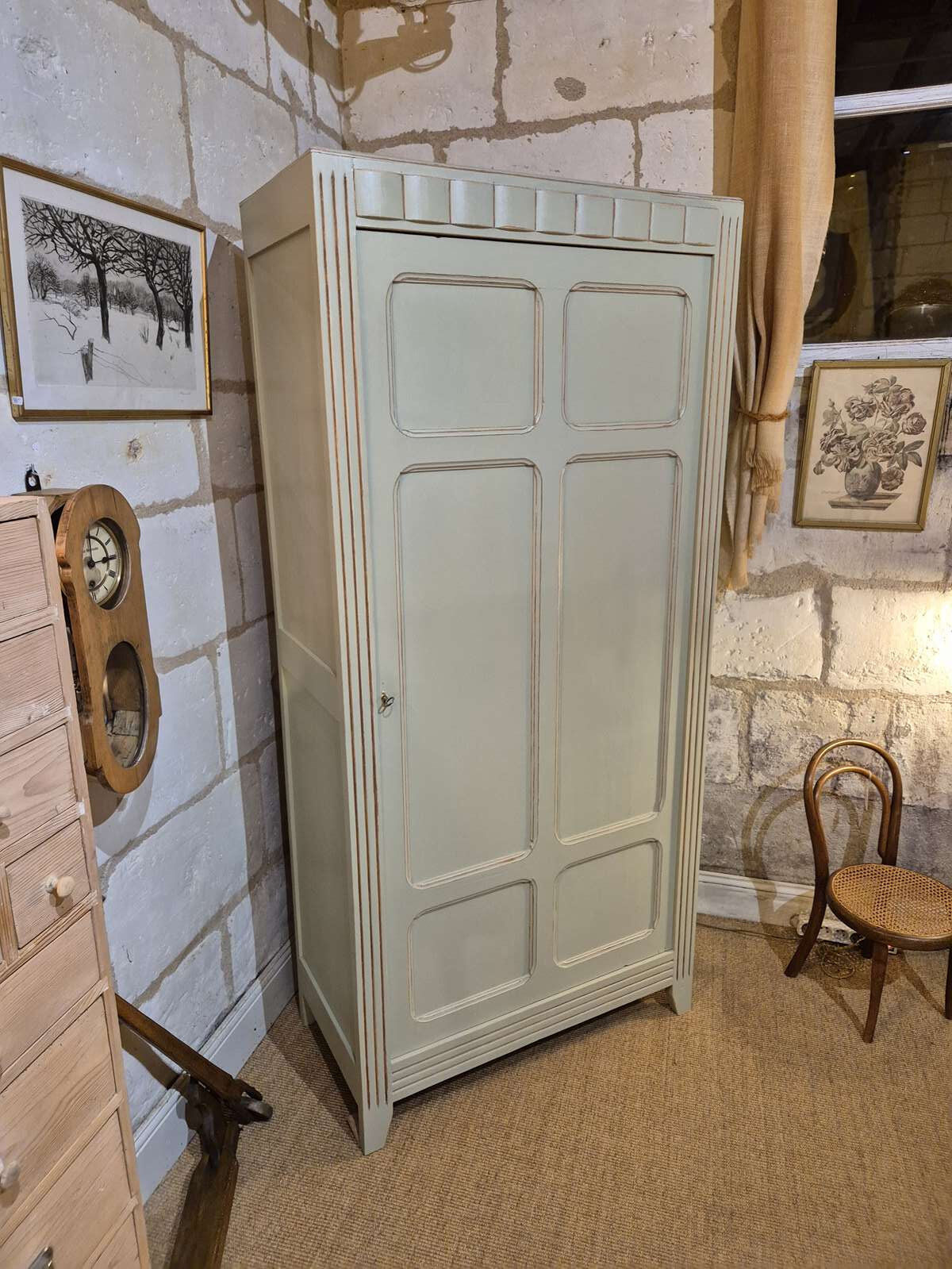 Vintage Parisian bonnetière