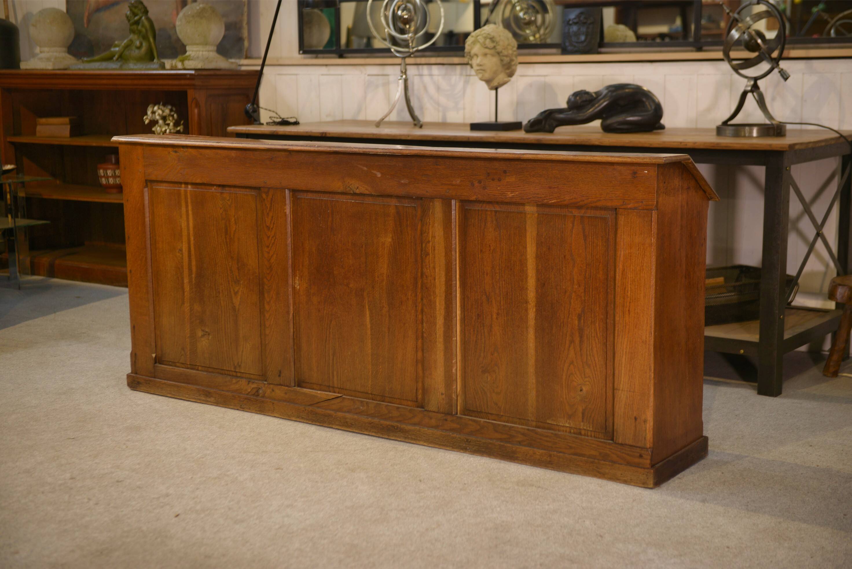 Grocer's counter / workshop furniture in solid oak from the 1920s