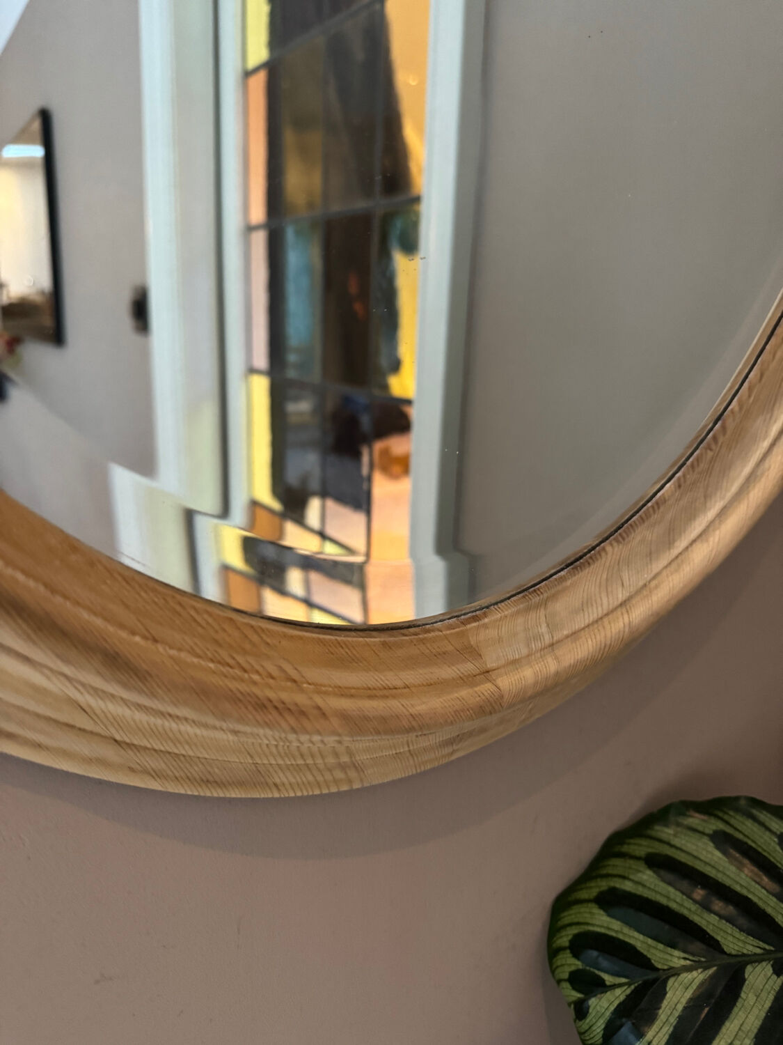 Miroir ovale en bois de pin