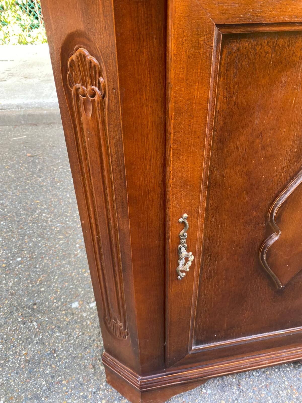 2-part corner display cabinet, English Victorian mahogany, 20th century