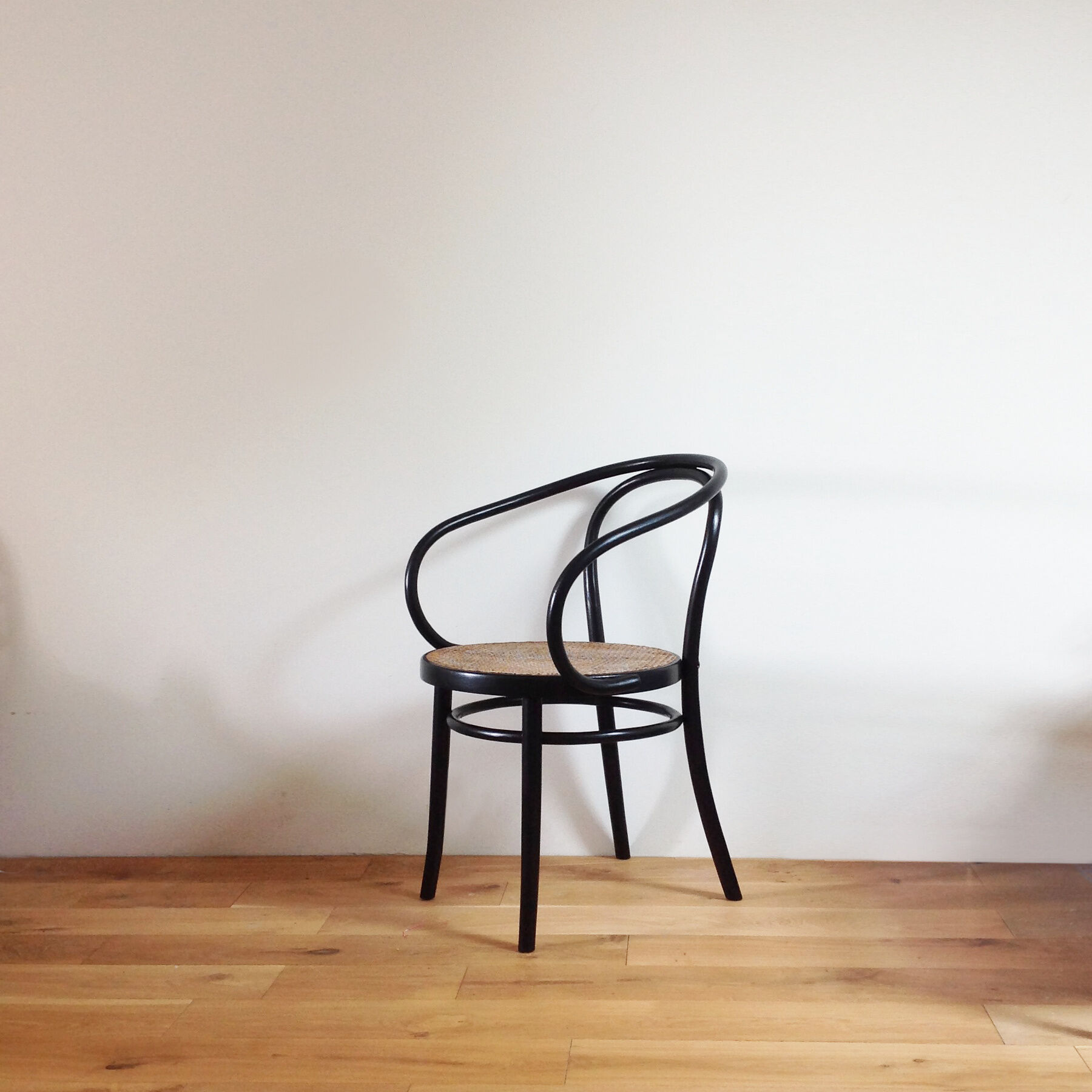 Fauteuil ancien bois courbé canné "le corbusier"