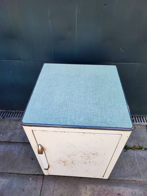 Meuble armoire de cuisine métallique