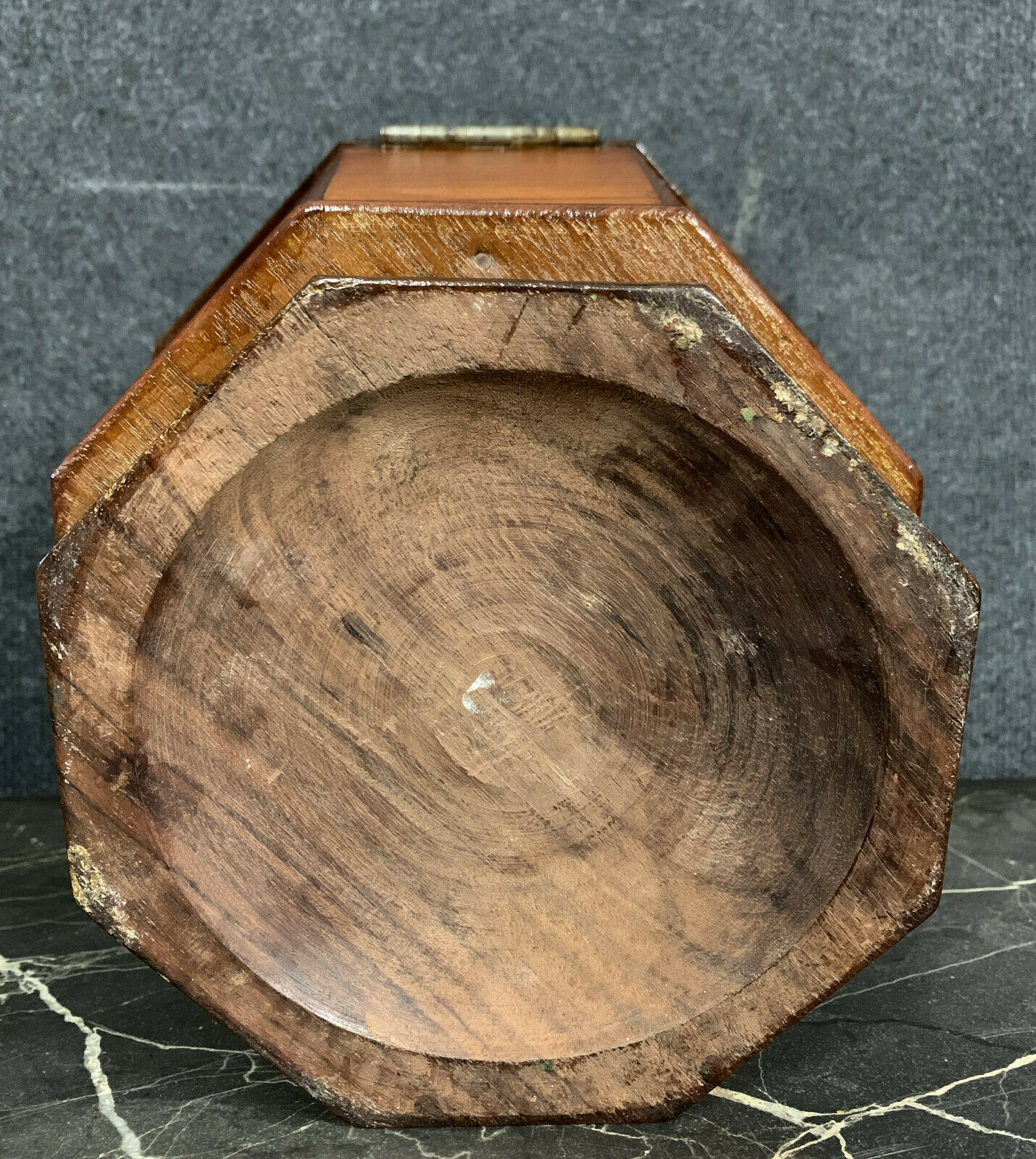 Asia 19th: Rare precious wooden tea box and stamped marquetry