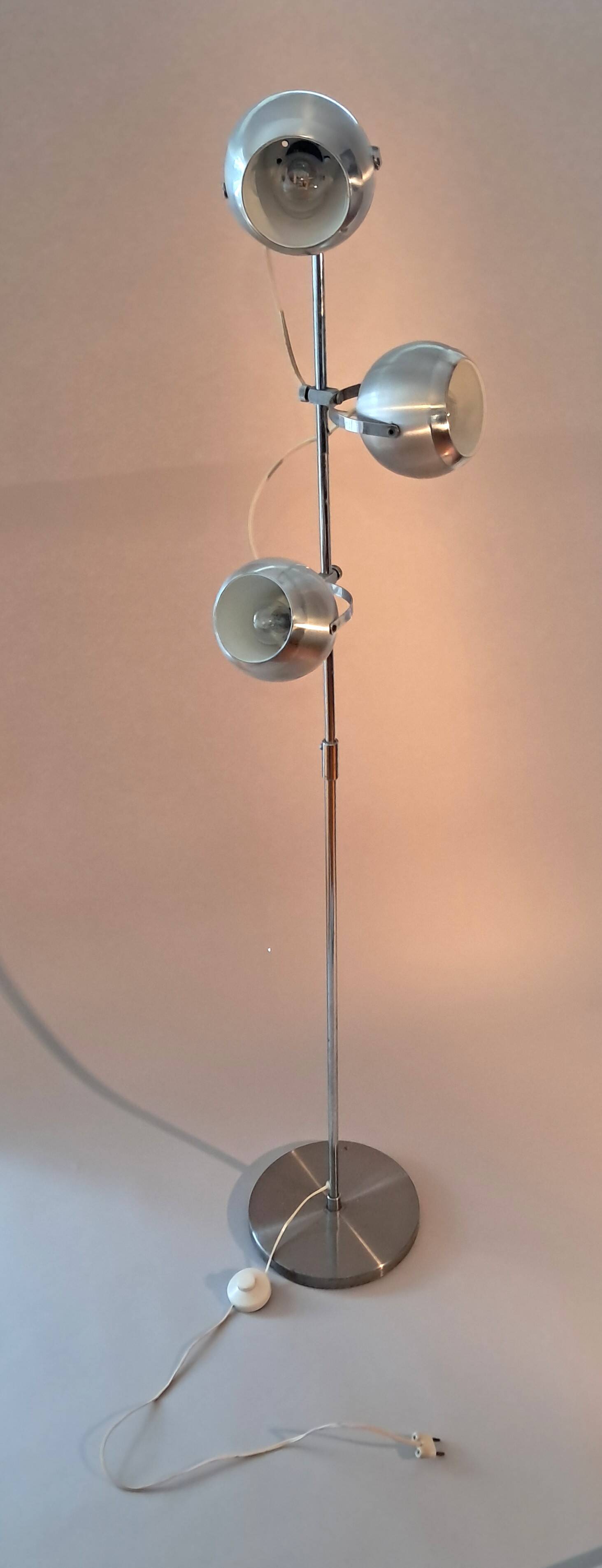 Vintage 1960s "Eyeball" 3-light floor lamp.