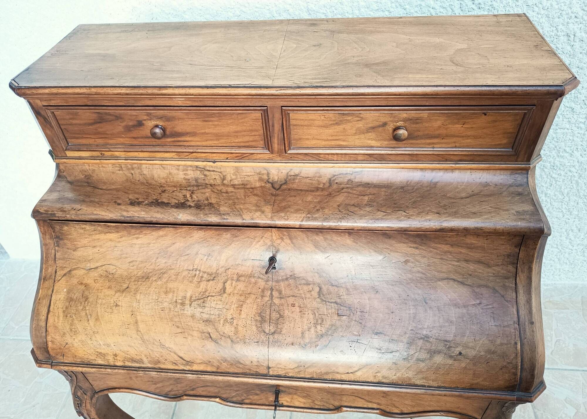 Louis XV slant-top desk in walnut, 19th century.