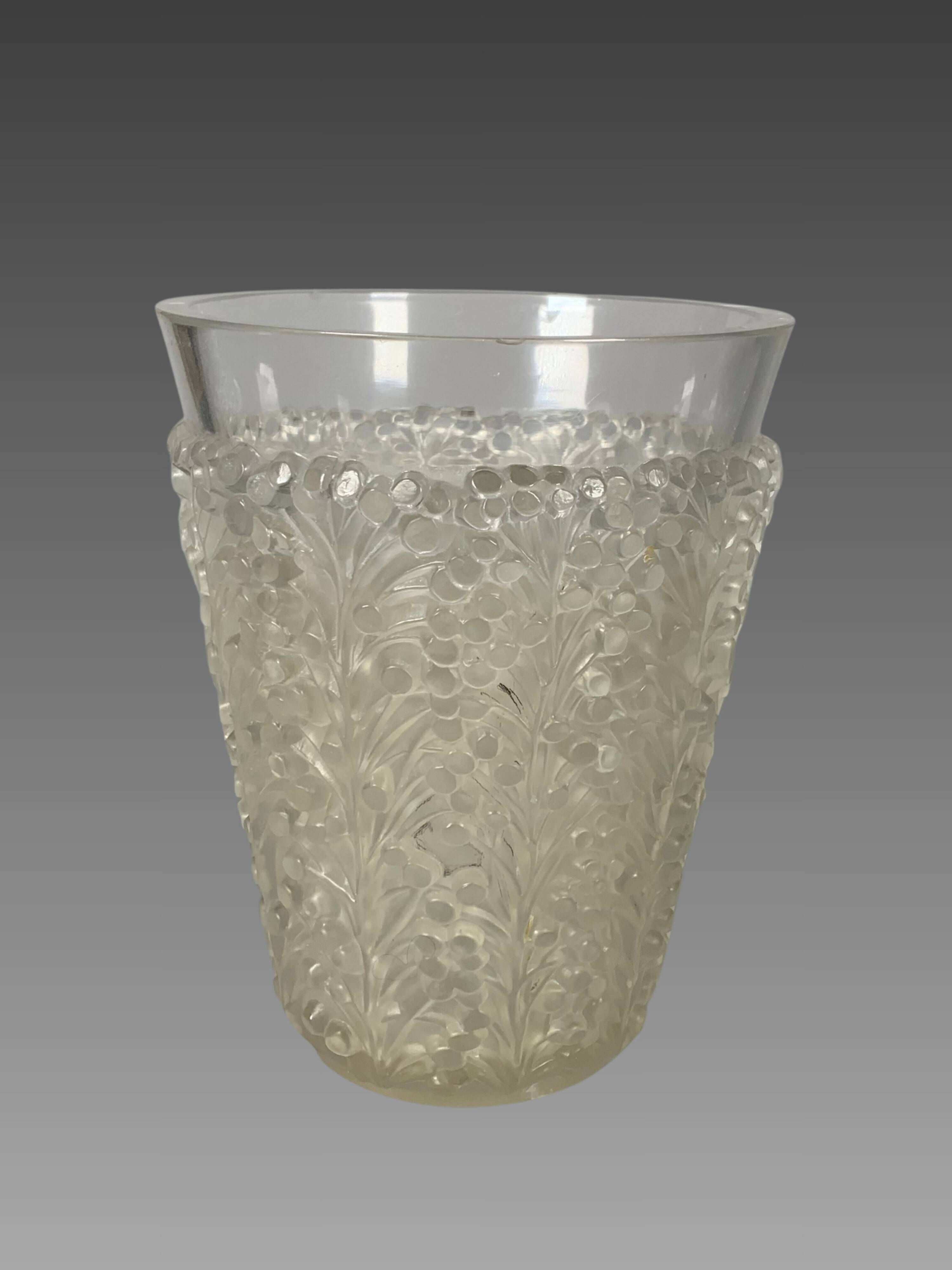 René Lalique (1860-1945) Vase "St Tropez", circa 1937 Art Deco