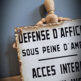 Enamelled plate defense display