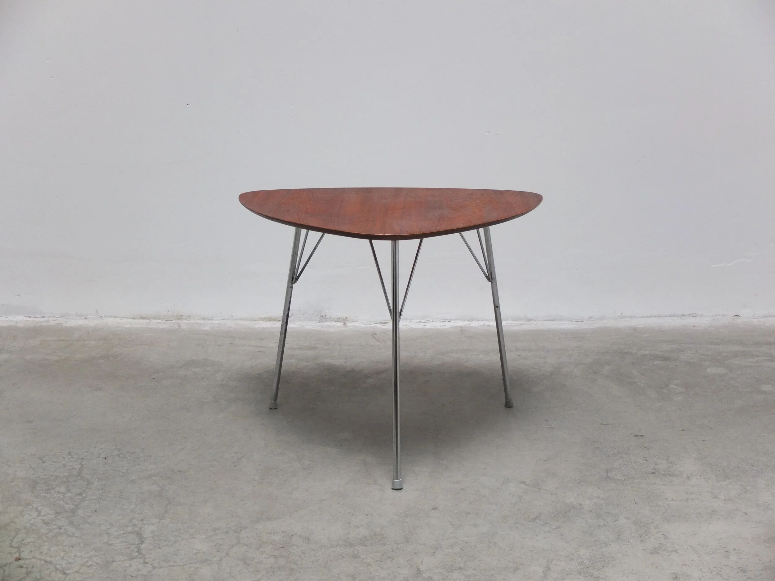 Triangular 'VL1312' side table in teak by Vermund Larsen, 1959