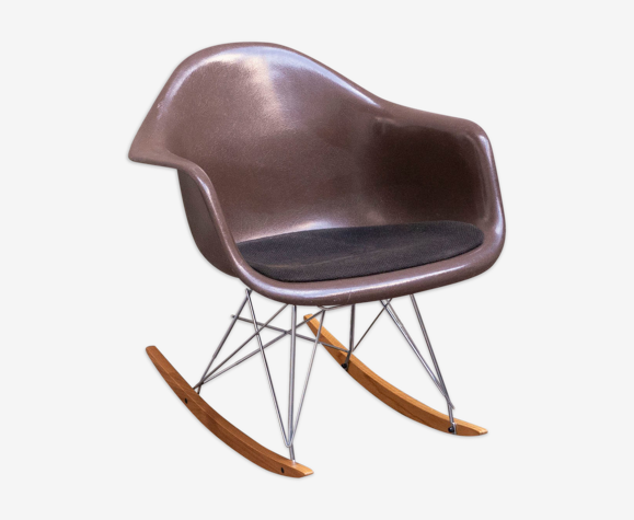 Rocking chair Seal Brown de Charles & Ray Eames - Herman Miller