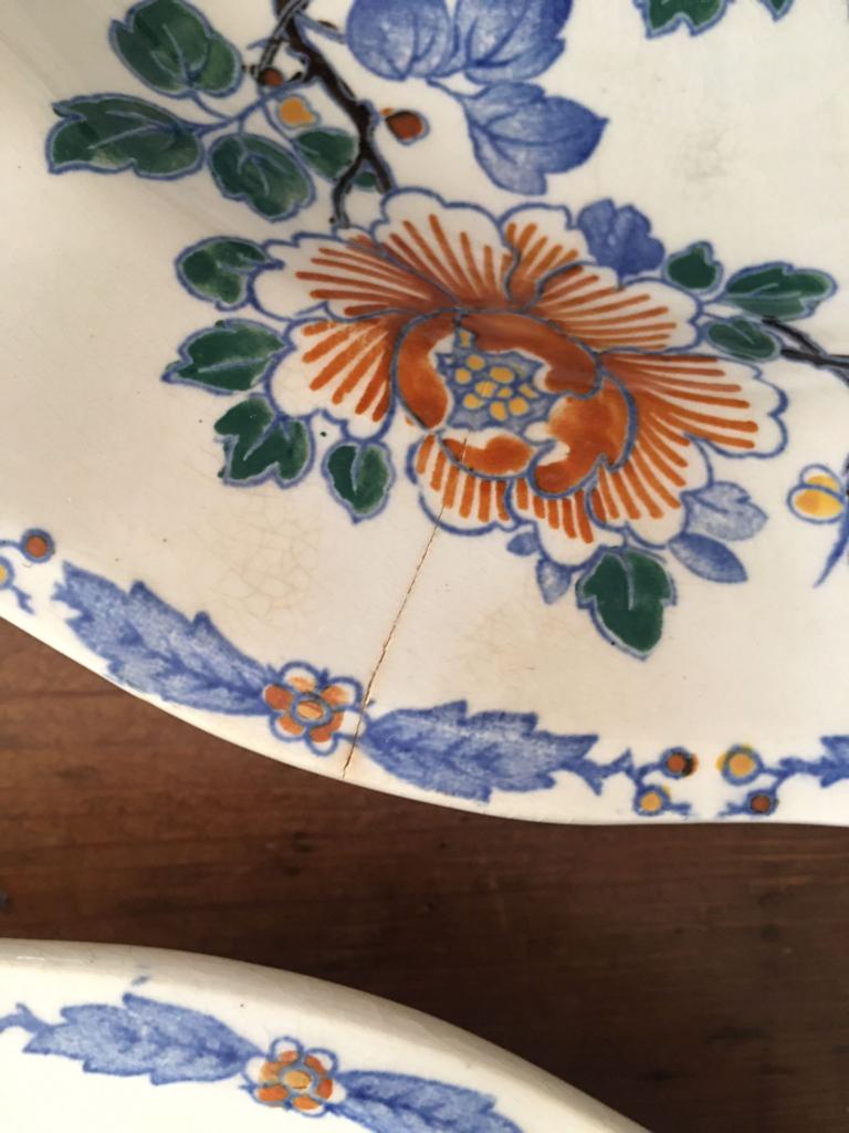 Plates earthen of Gien model Rooster and peony