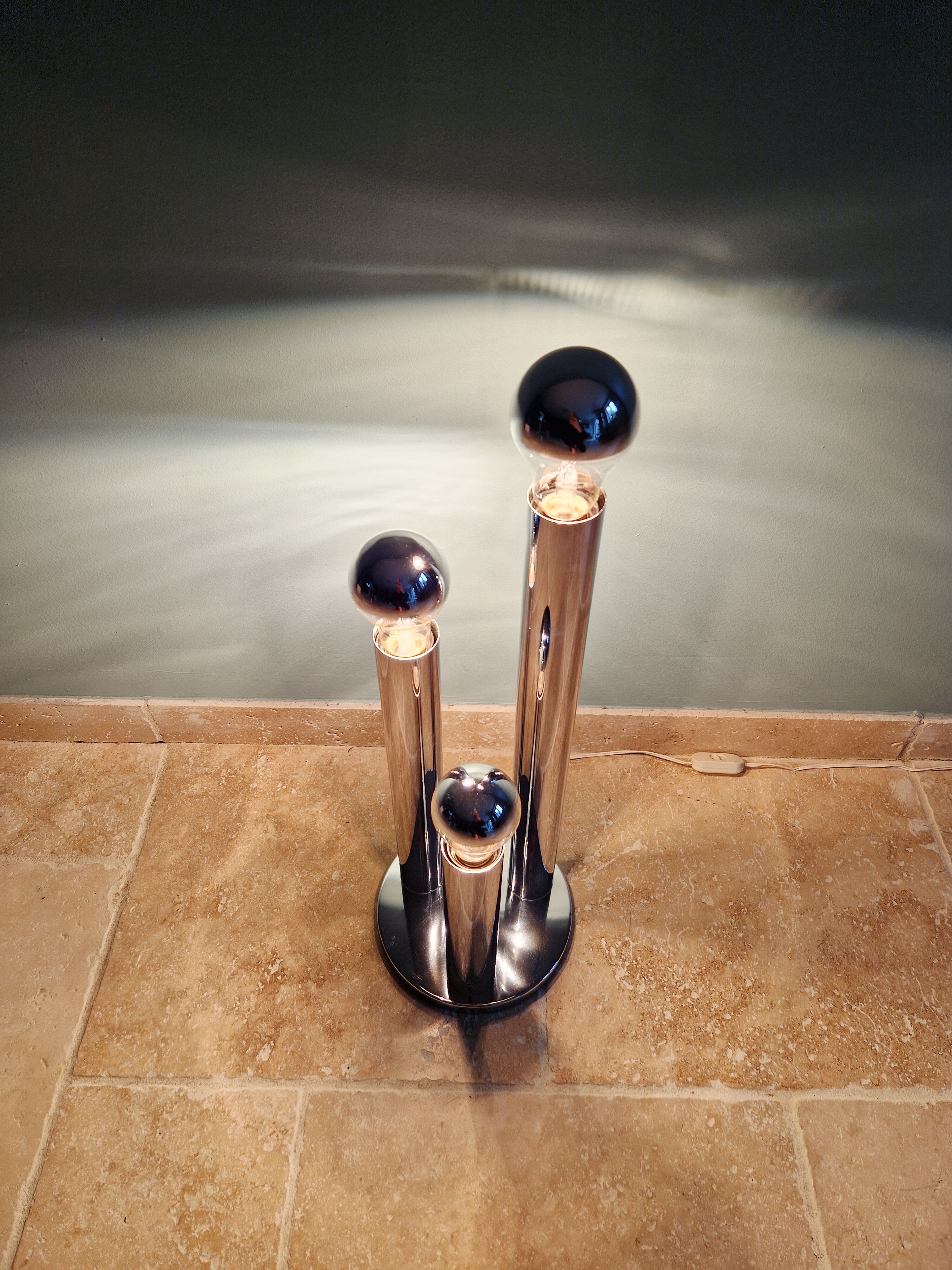 Large Space Age table lamp in chrome metal, Gaetano Sciolari, 1970.