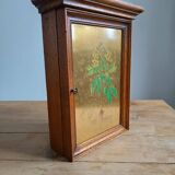 Key holder in wood and brass flower illustration