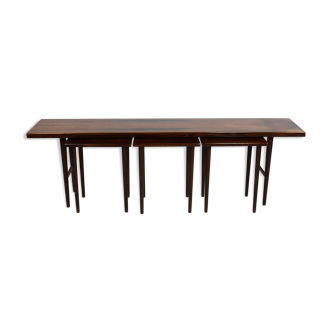 Tables gigognes en bois de rose par Kurt Østervig, fabriquée par Jan Furniture dans les années 1960.