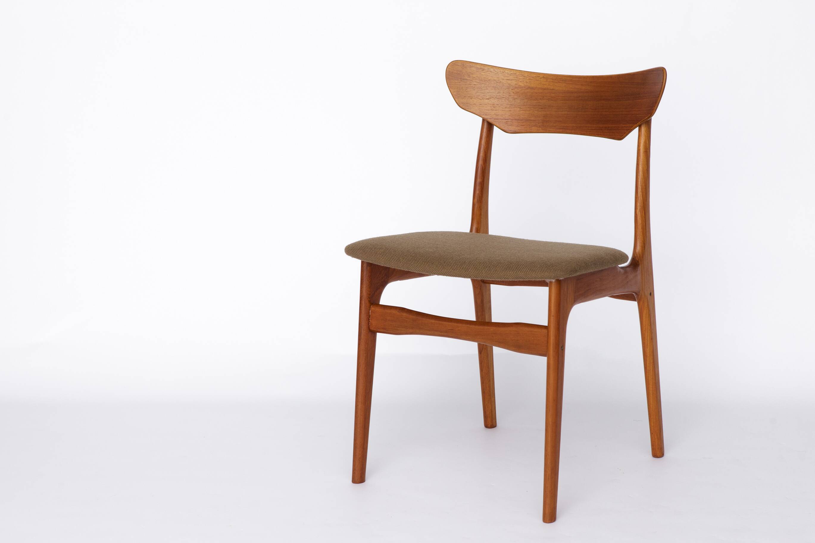 Set of 8 Schiønning & Elgaard Chairs – 1960s Danish Design for HS Møbler