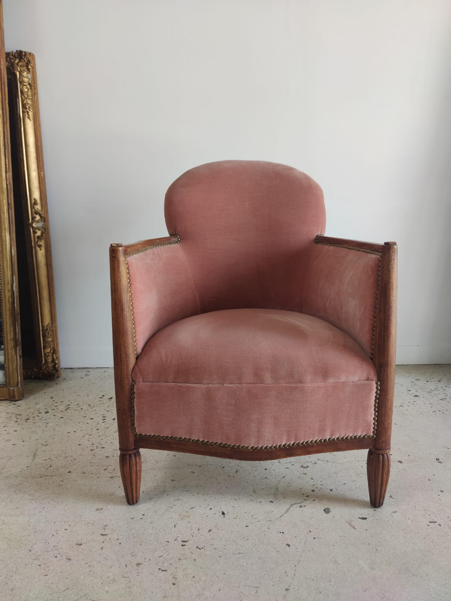 Armchair art deco pink velvet trim