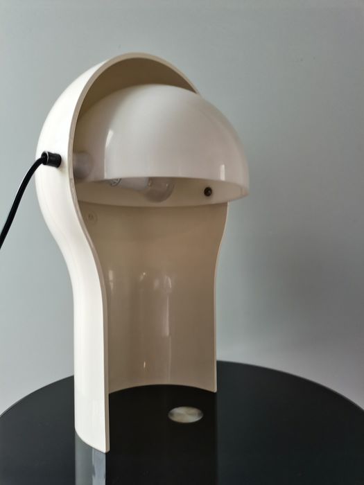 Italian table lamp "Telegono" by Vico Magistretti for Artemide