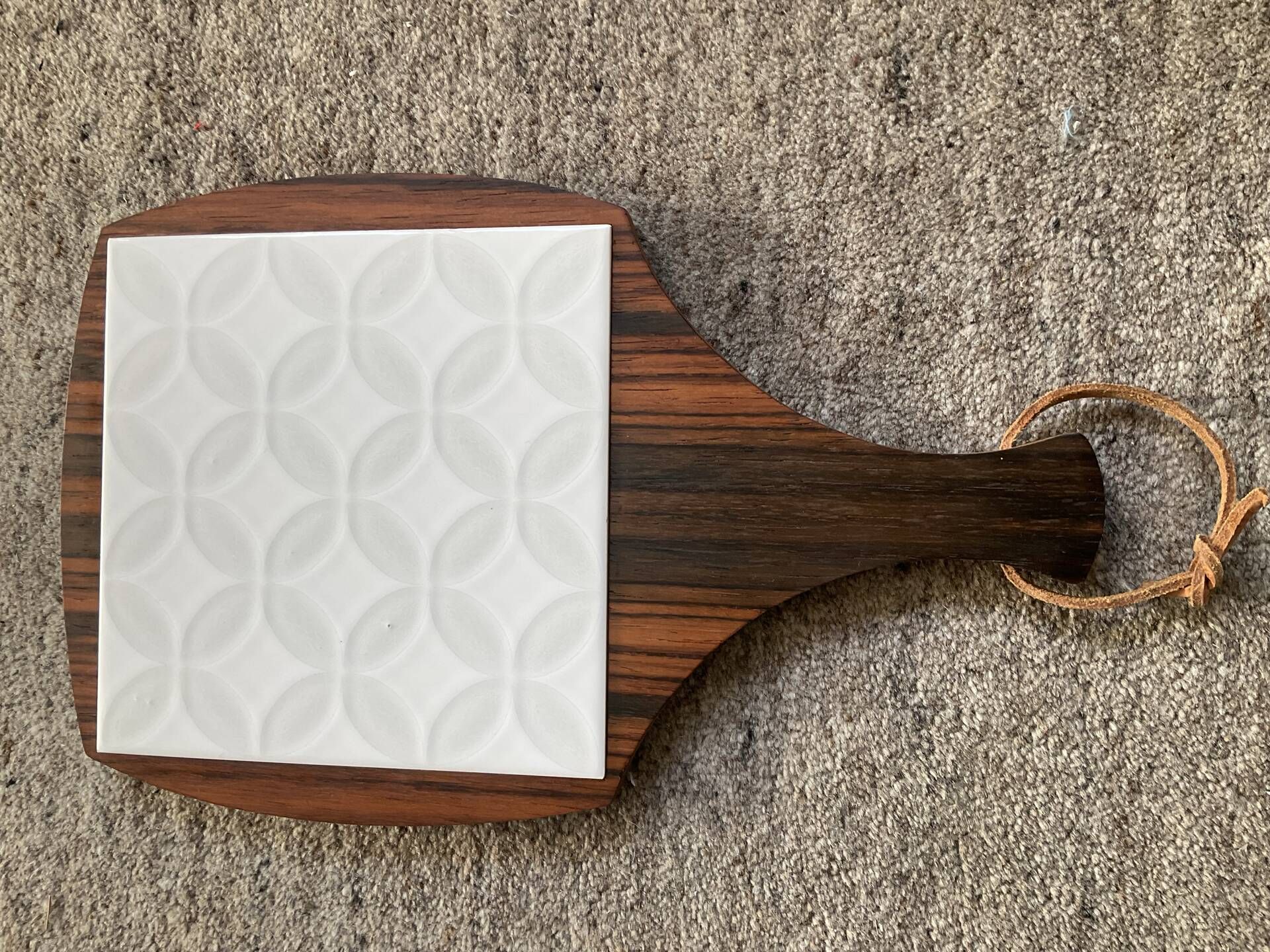 Dessous de plat scandinave en teck et céramique