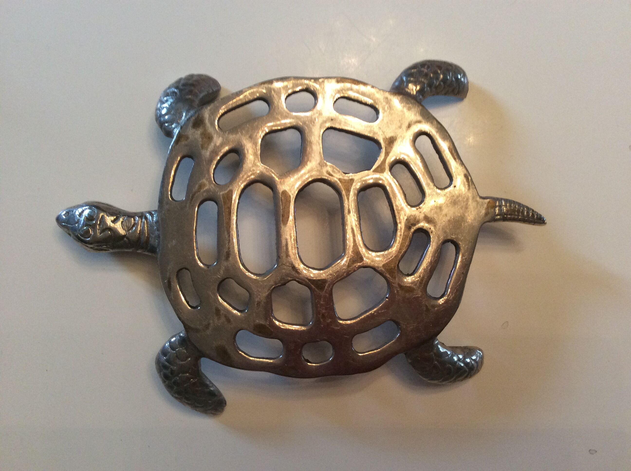 Flat vintage turtle in silver bronze, 70s