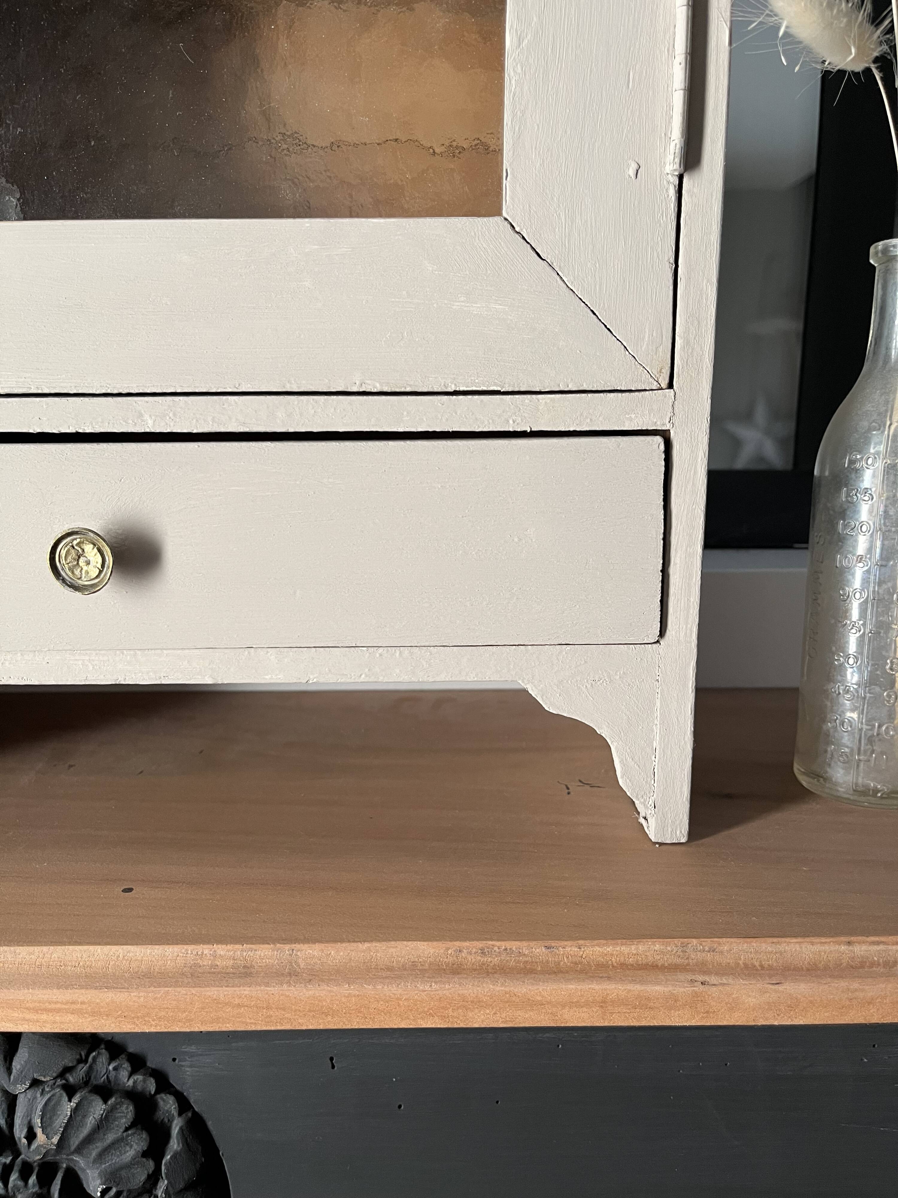 Armoire à pharmacie
