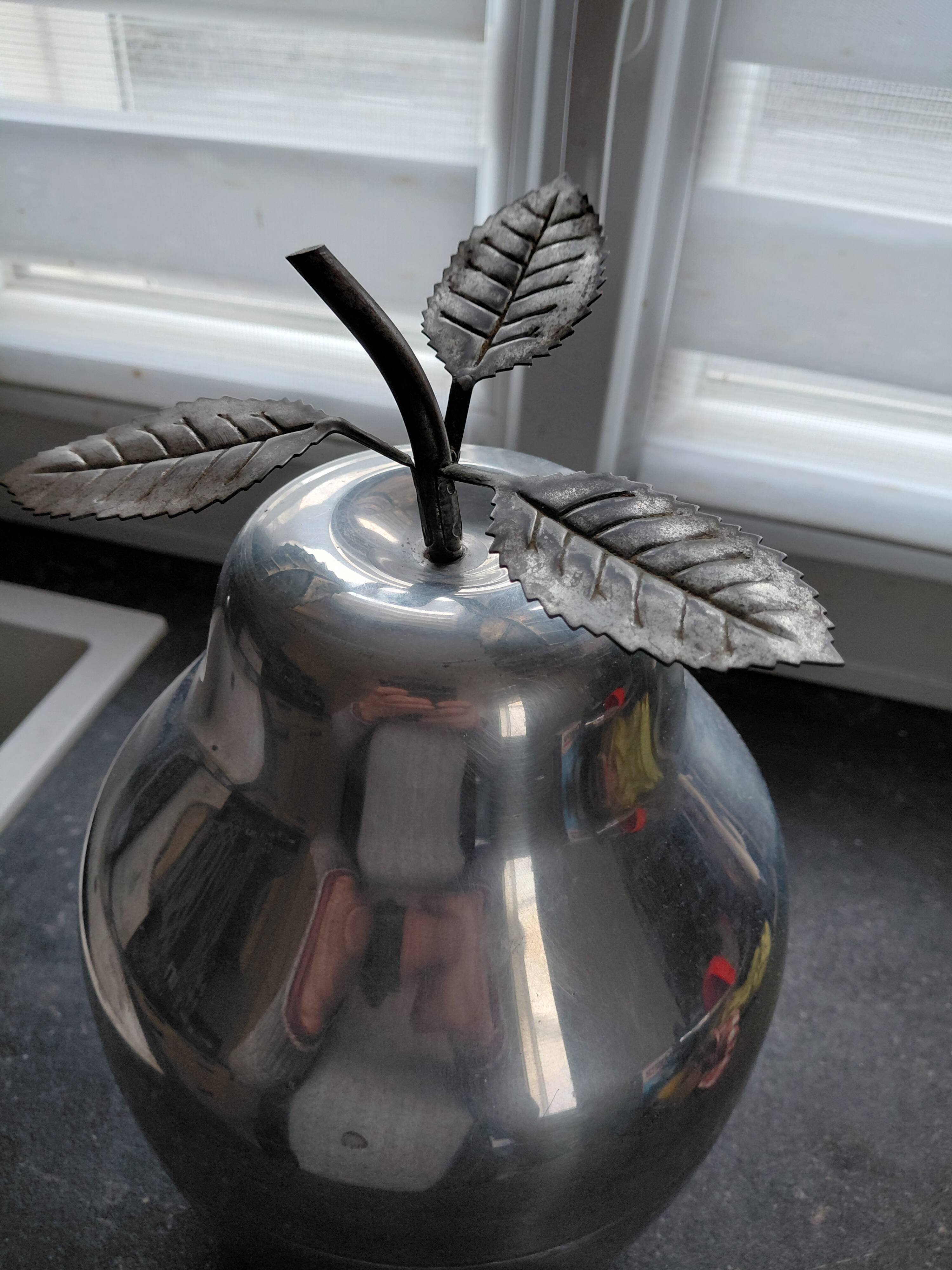 Pear-shaped aluminium champagne bucket