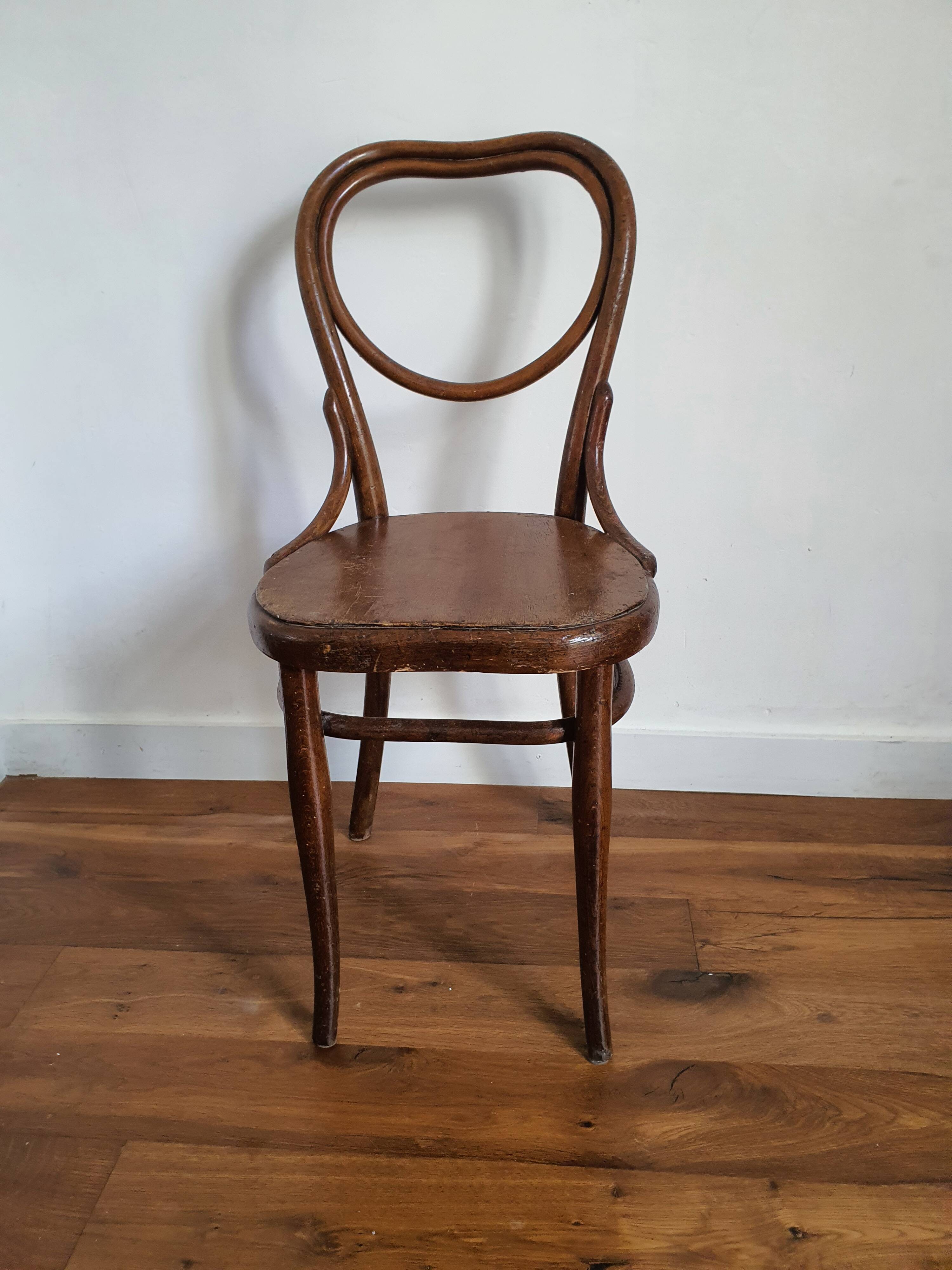 Genuine Thonet heart model n°28 chair, manufactured by Thonet, circa 1900