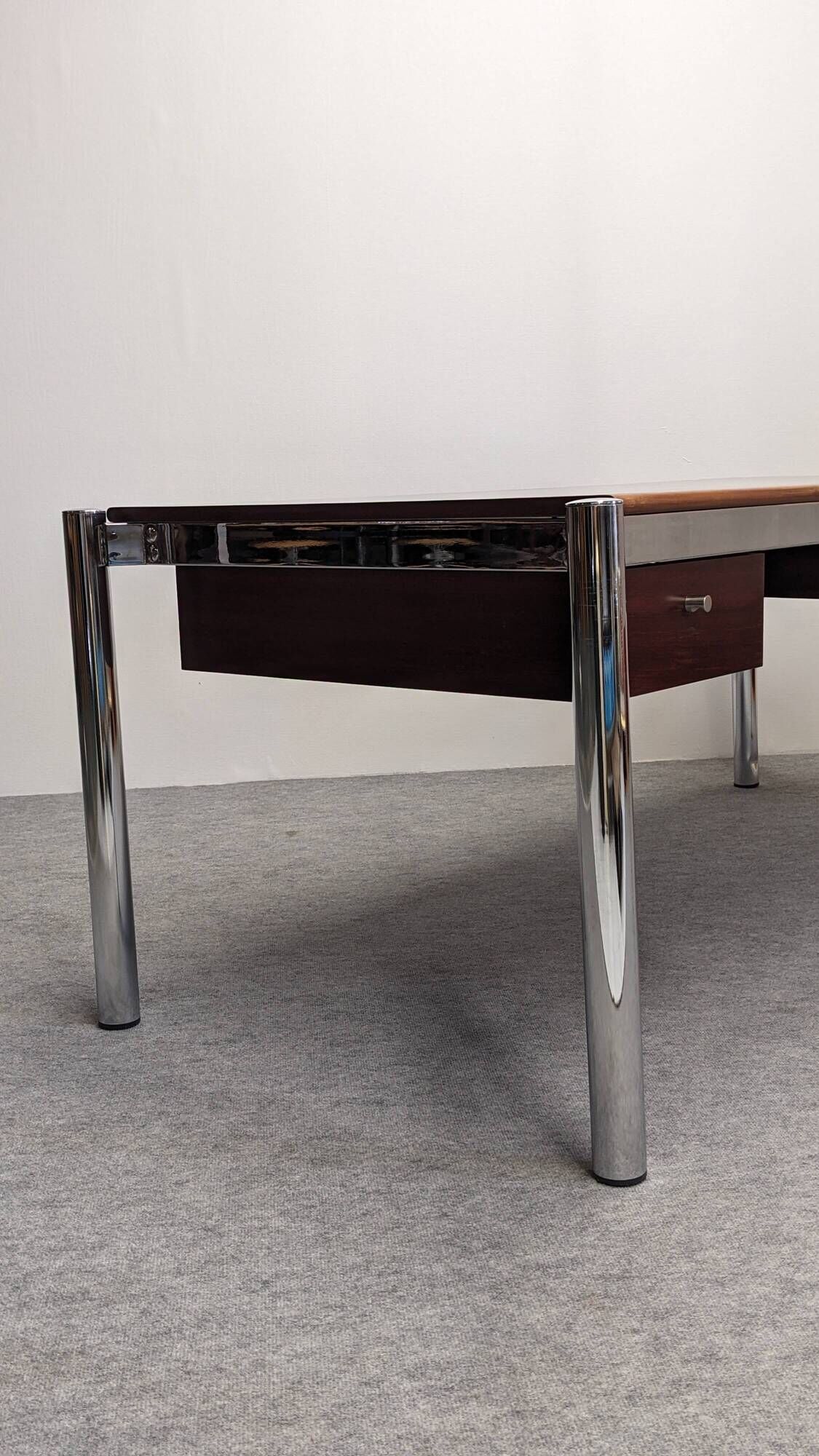 Modernist rosewood pedestal desk, Italy circa 1970