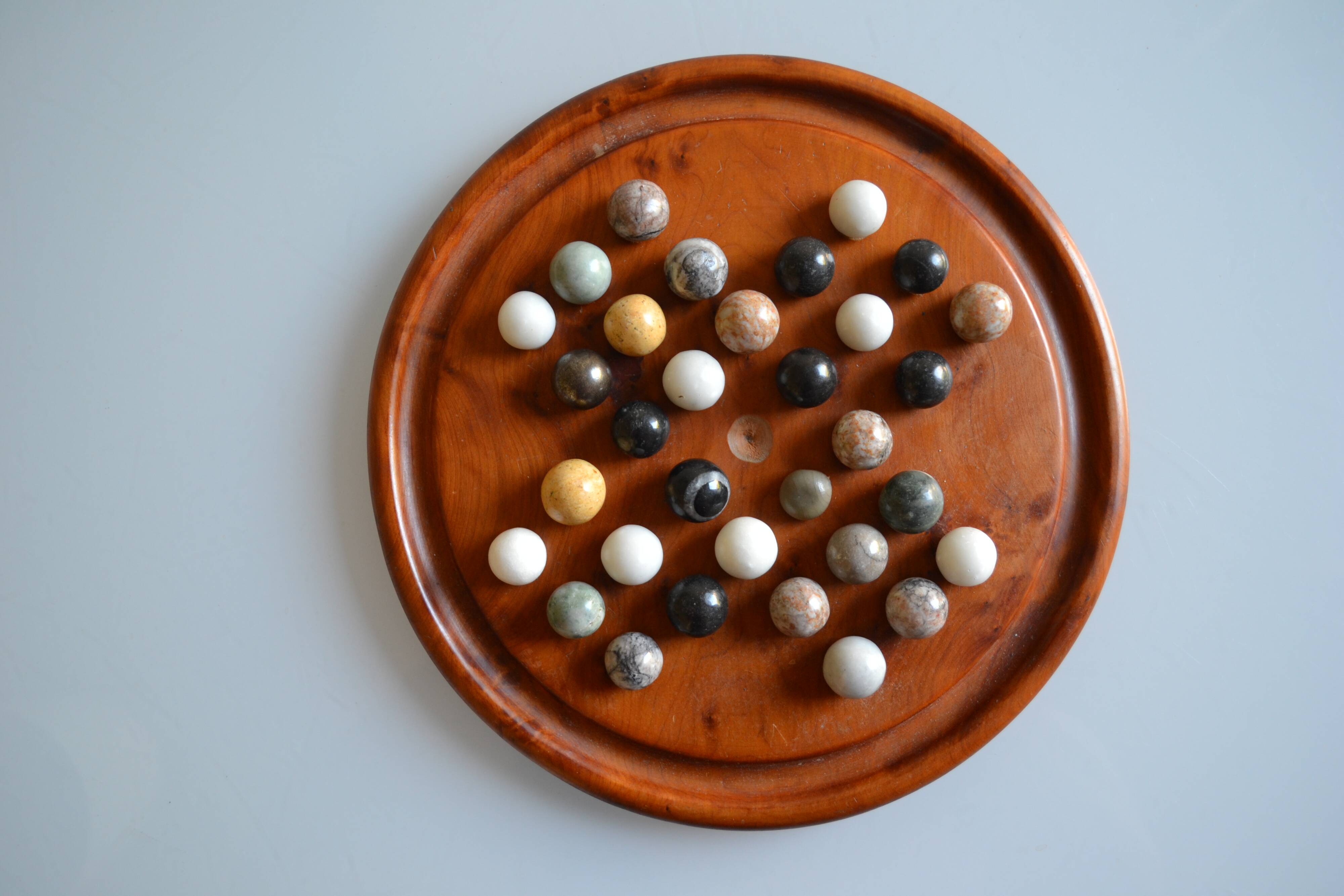 Solitaire game in exotic wood and semi-precious stones