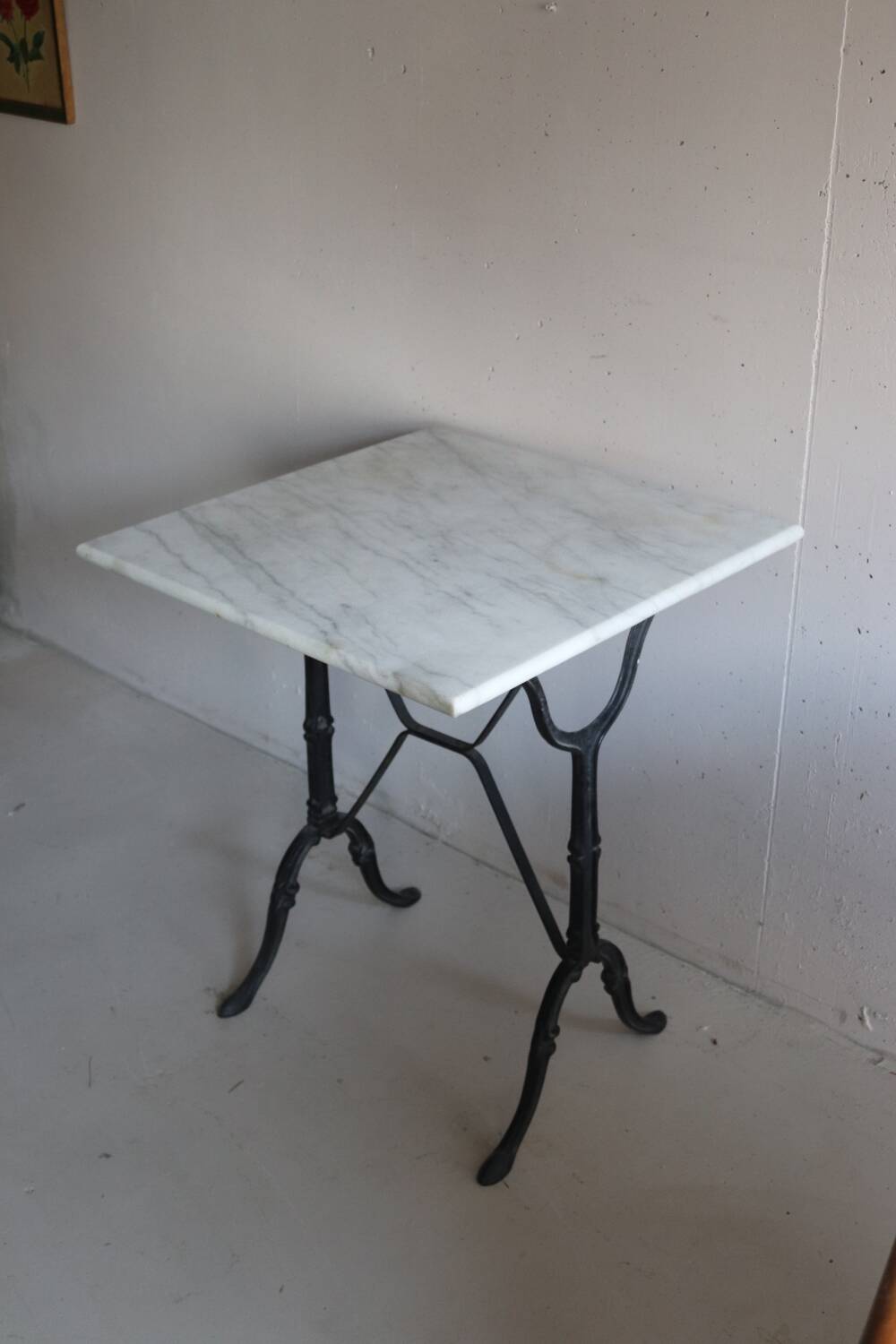 Square bistro table in white marble and cast iron