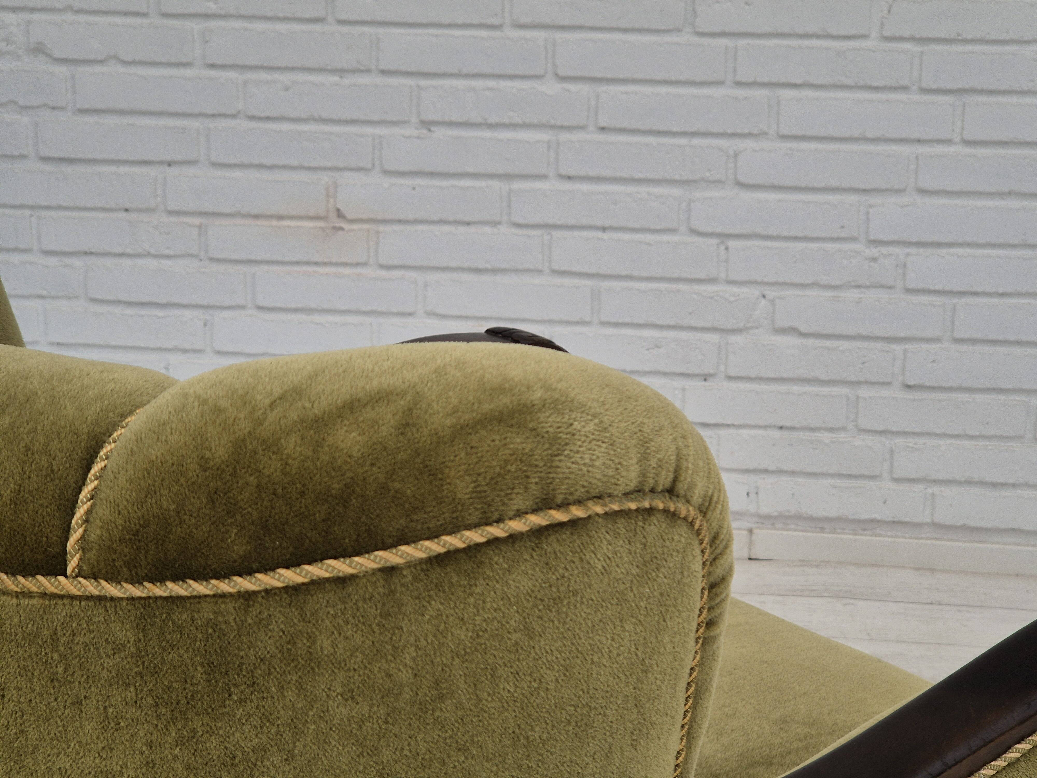 Fauteuil danois en tissu vert et chêne, 1960