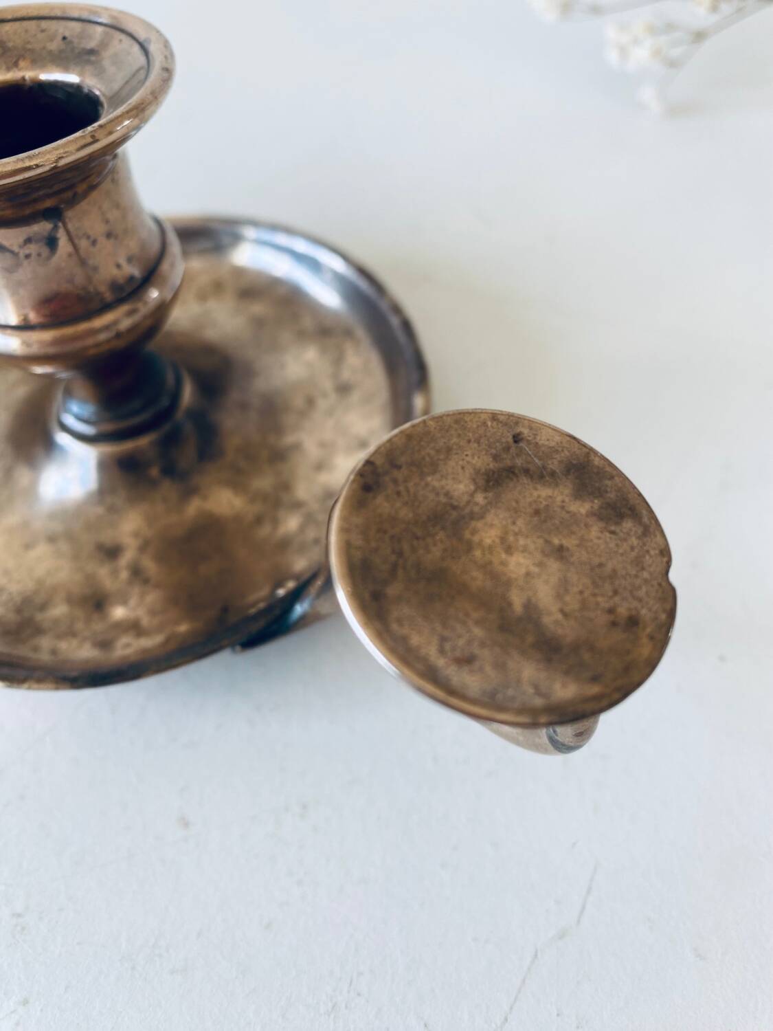 Brass thumbscrew candle holder
