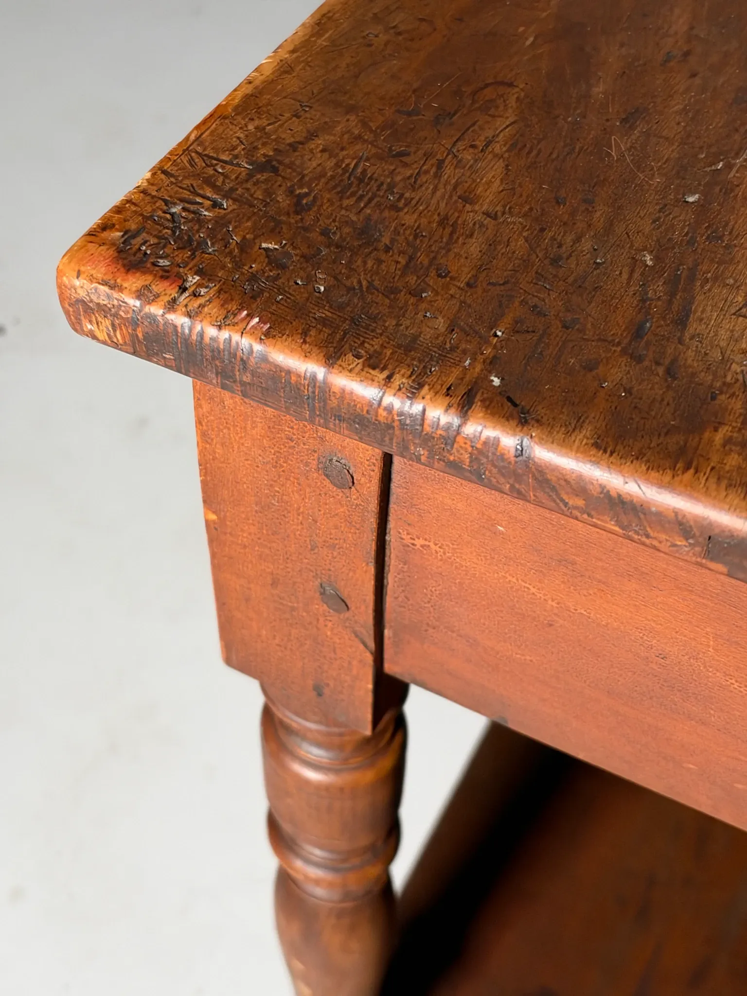 Table drapier belge vers 1920