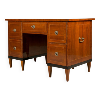 Biedermeier Desk in Walnut Veneer, Germany, circa 1830