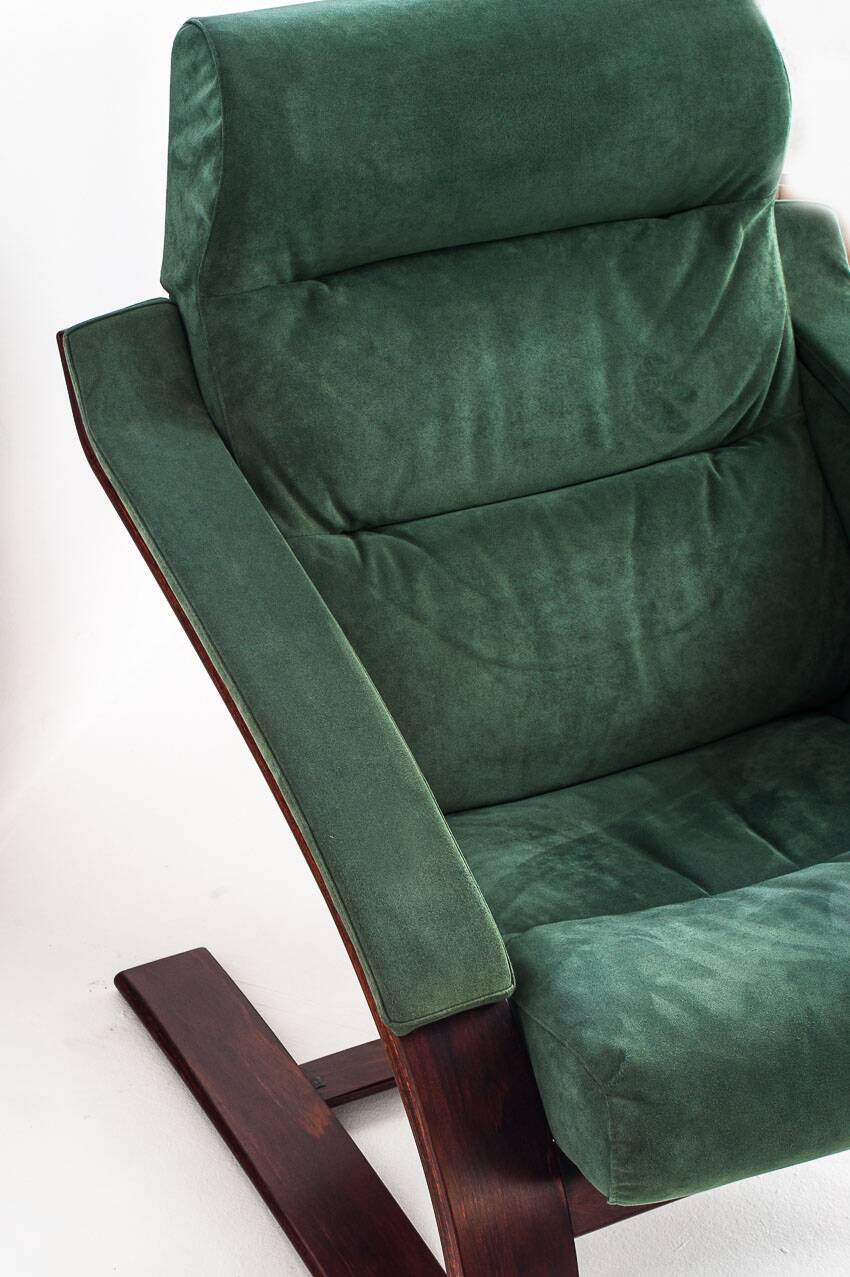 Vintage armchair in Alcantara. Åke Fribyter for Nelo Möbel. Sweden. 1990s.