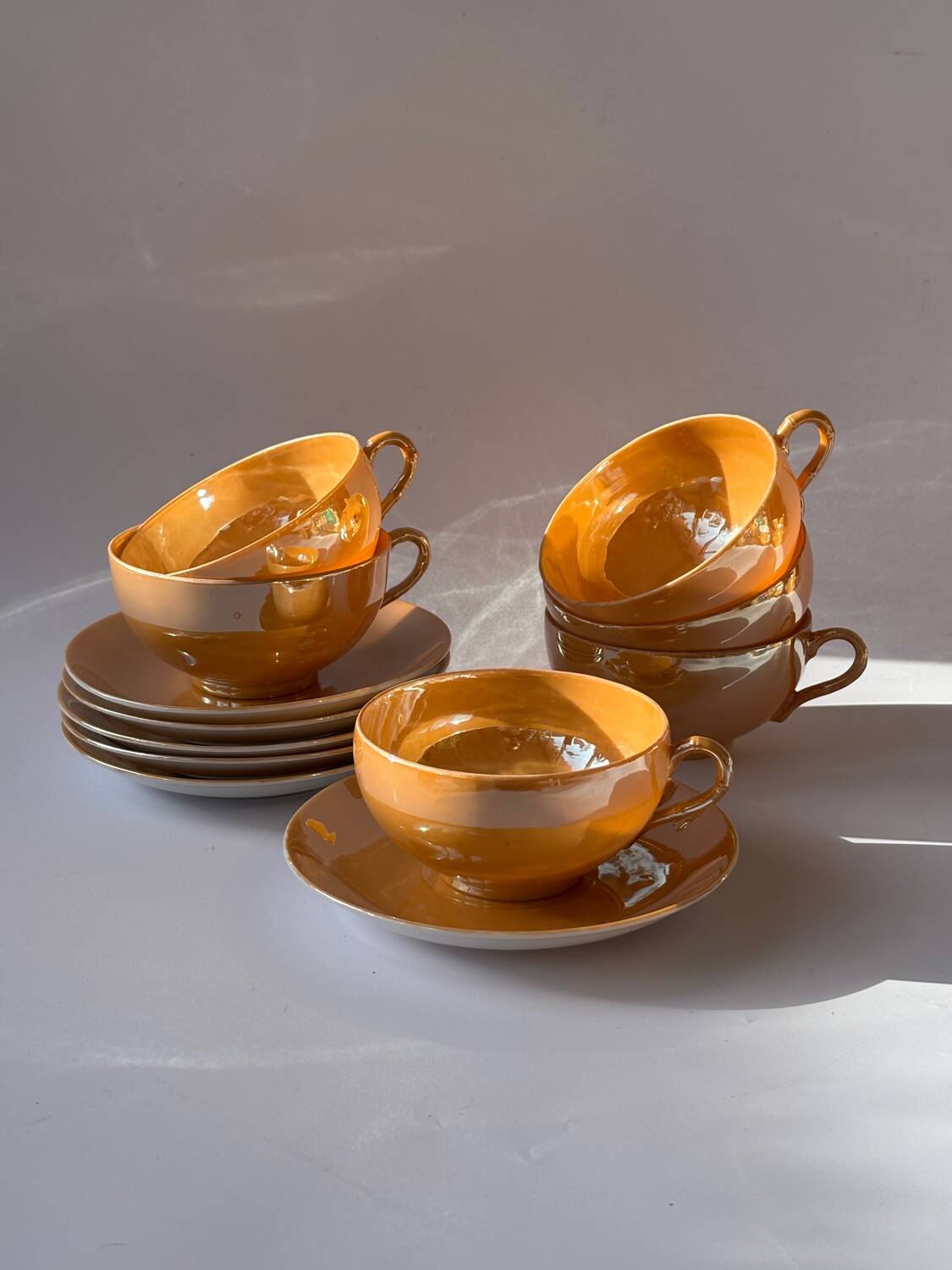 Service en porcelaine irisé 