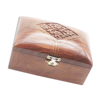 Boite en bois à bijoux sculptée