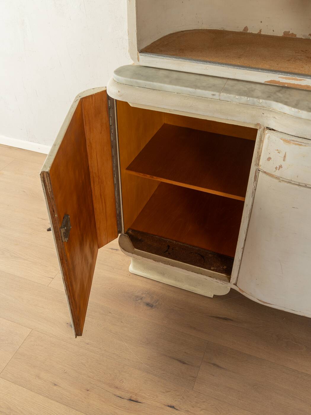 Art Déco kitchen cabinet