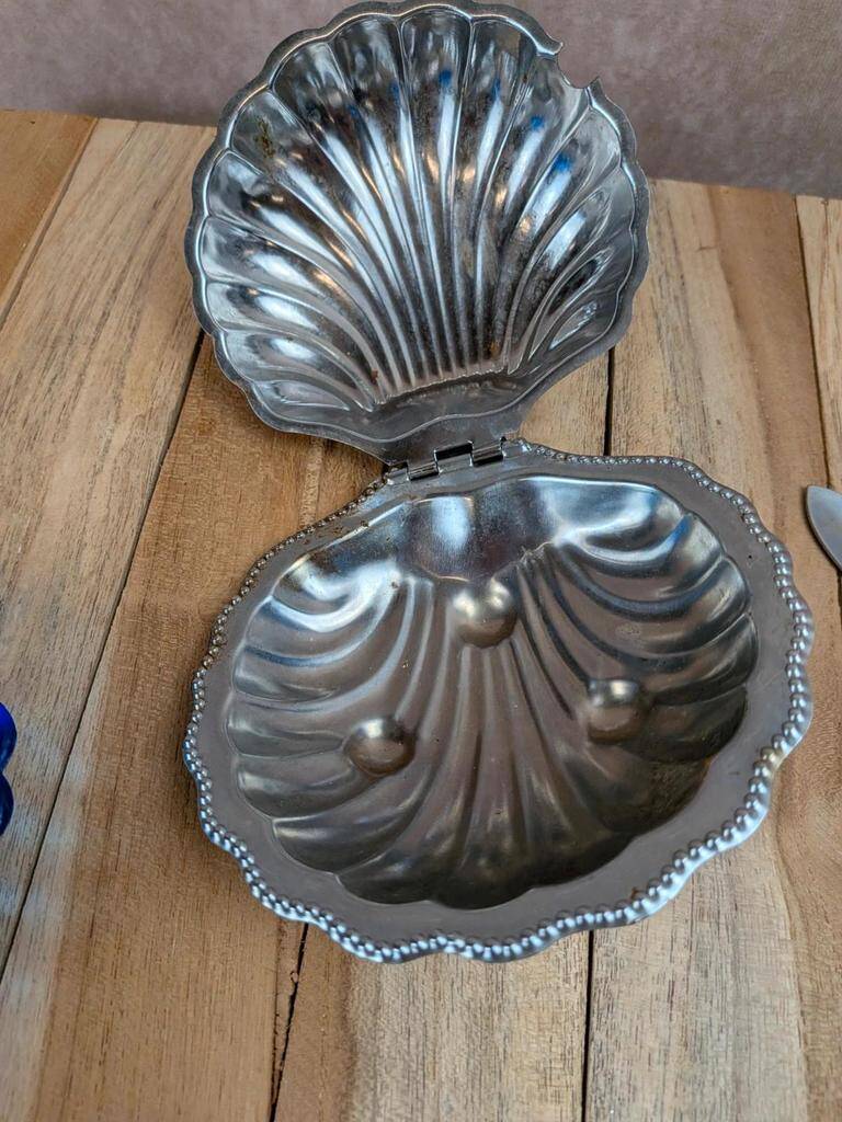 Vintage shell butter dish in silver-plated metal and blue glass – complete