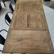 Extendable oak table