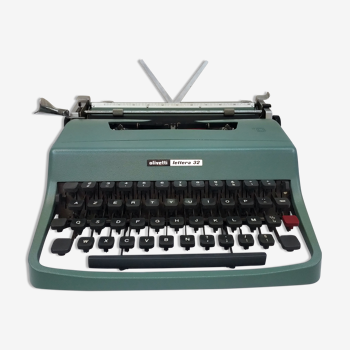 Machine à écrire "olivetti lettera 32" années 60